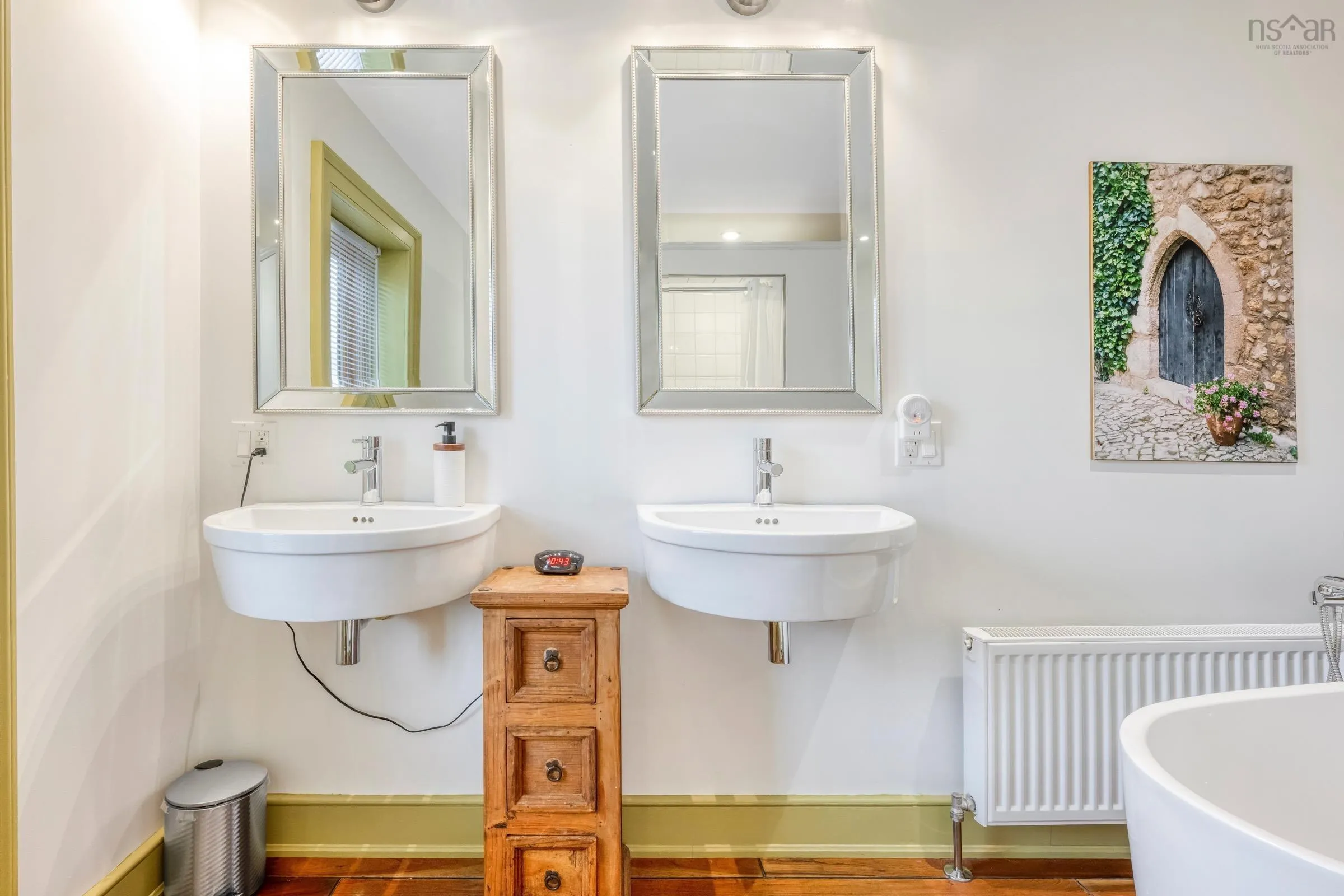33 Cornwallis Street, Lunenburg Ns B0j 2c0, 3 Bedrooms Bedrooms, ,3 BathroomsBathrooms,Residential,For Sale,Cornwallis,202503857