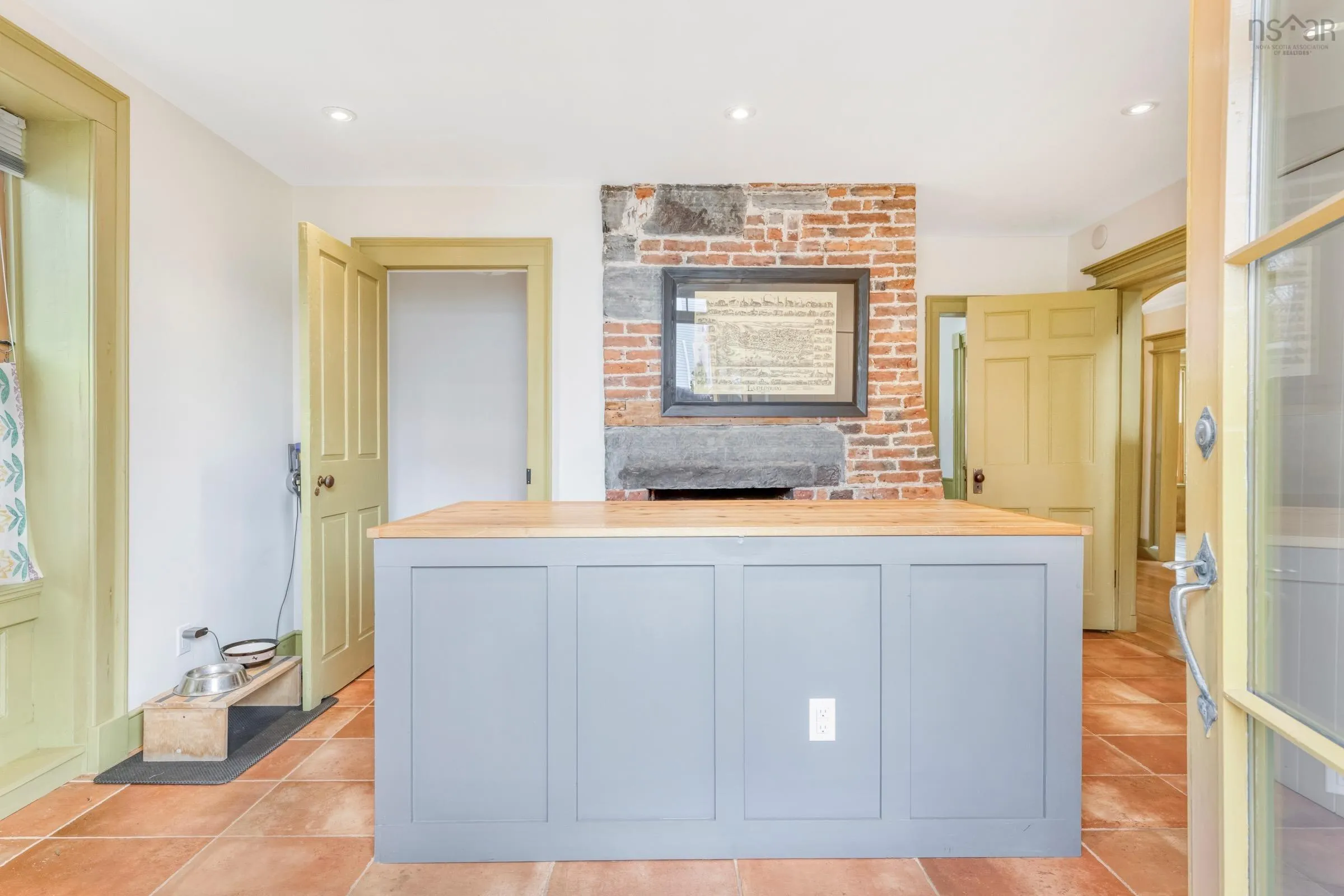 33 Cornwallis Street, Lunenburg Ns B0j 2c0, 3 Bedrooms Bedrooms, ,3 BathroomsBathrooms,Residential,For Sale,Cornwallis,202503857