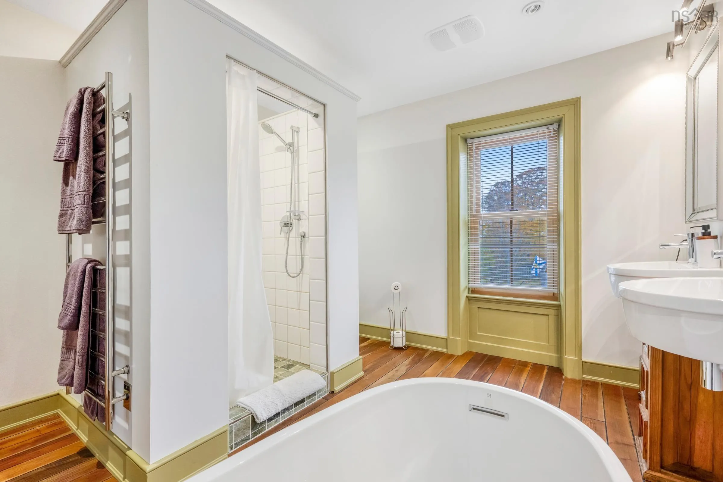 33 Cornwallis Street, Lunenburg Ns B0j 2c0, 3 Bedrooms Bedrooms, ,3 BathroomsBathrooms,Residential,For Sale,Cornwallis,202503857