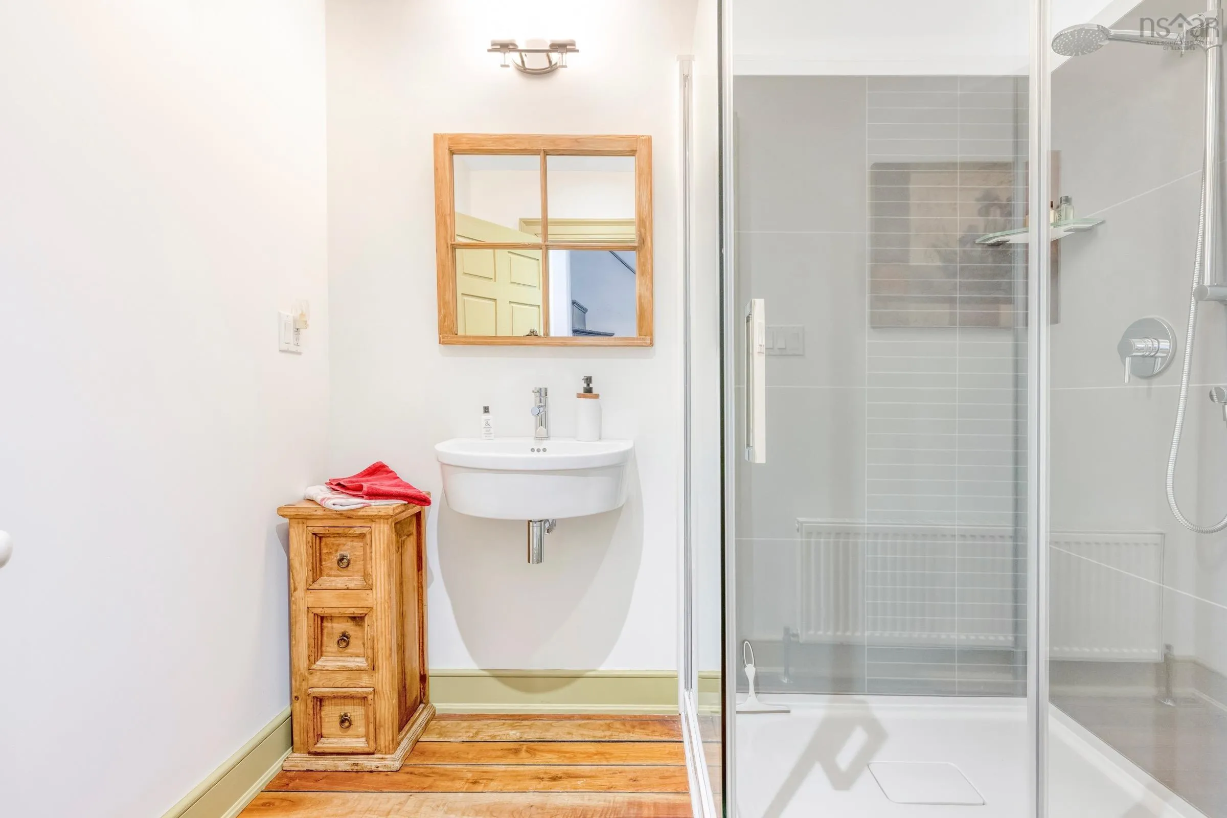 33 Cornwallis Street, Lunenburg Ns B0j 2c0, 3 Bedrooms Bedrooms, ,3 BathroomsBathrooms,Residential,For Sale,Cornwallis,202503857