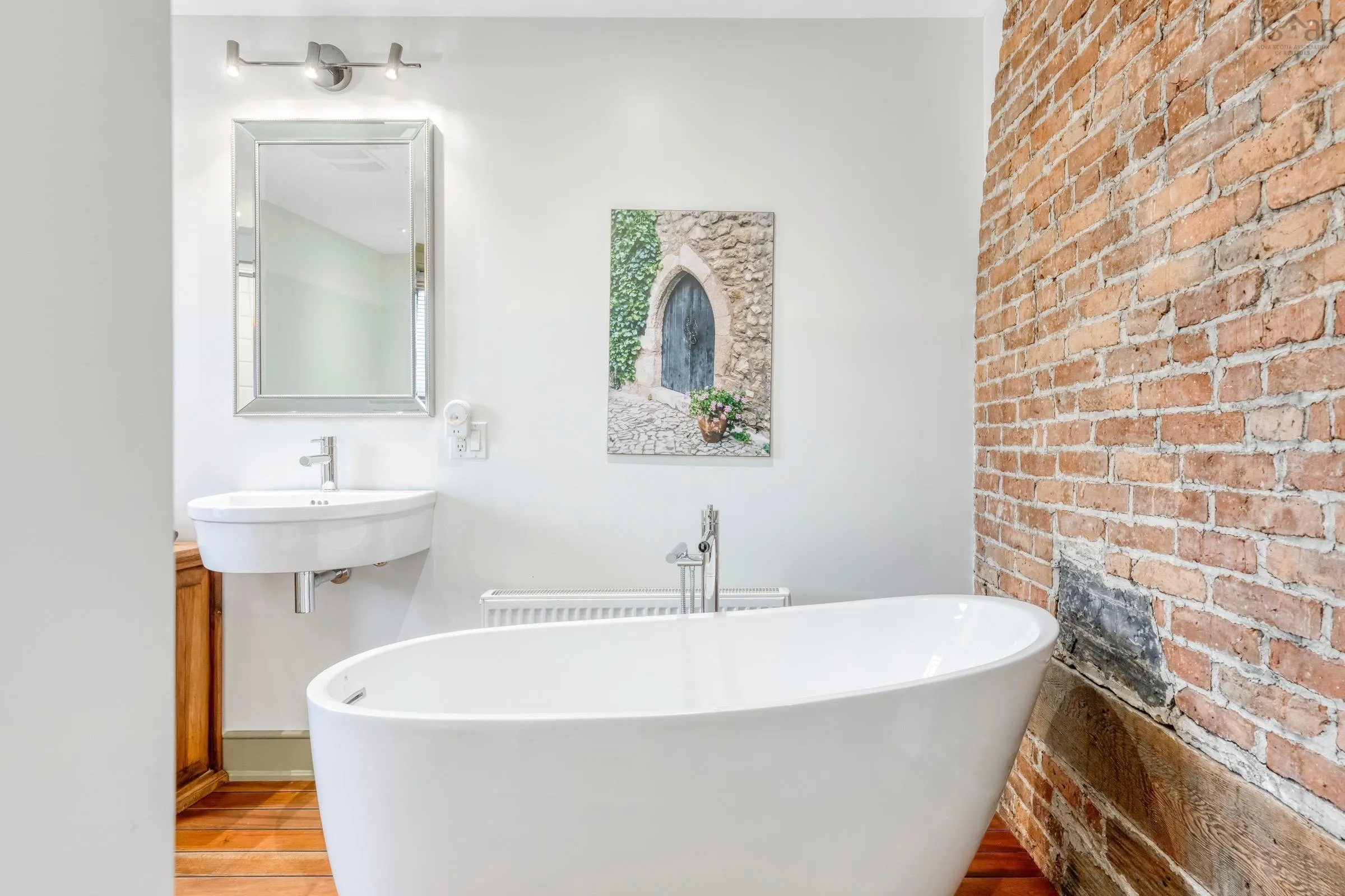 33 Cornwallis Street, Lunenburg Ns B0j 2c0, 3 Bedrooms Bedrooms, ,3 BathroomsBathrooms,Residential,For Sale,Cornwallis,202503857