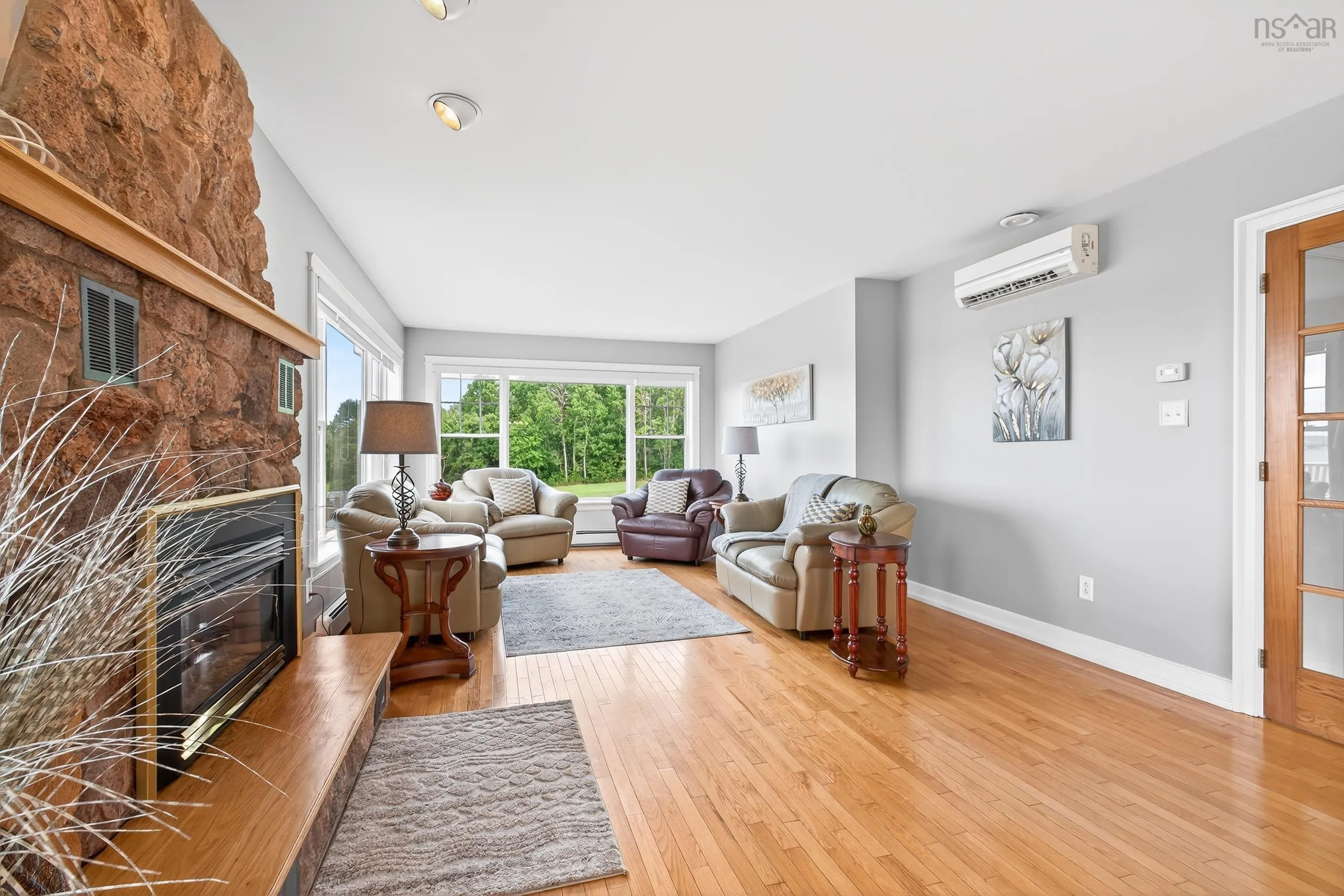 2140 Point Edward Highway, Point Edward, NS B2A 4R6, 3 Bedrooms Bedrooms, ,3 BathroomsBathrooms,Residential,For Sale,Point Edward Highway,202521181