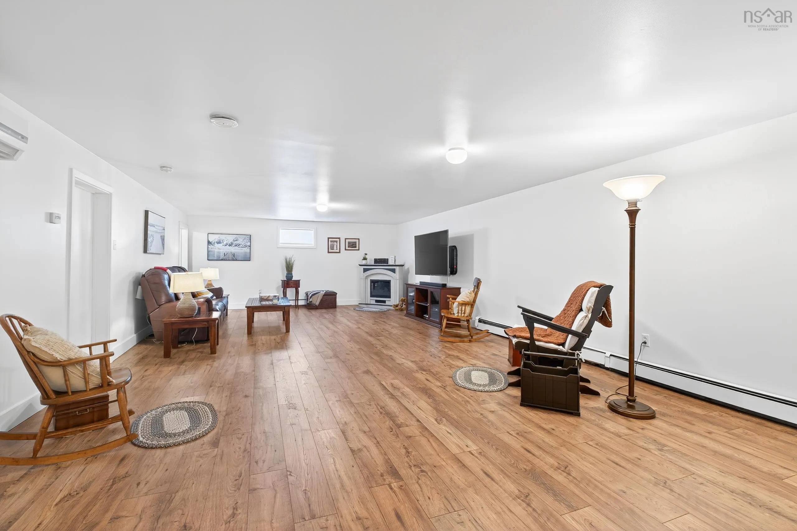 2140 Point Edward Highway, Point Edward, NS B2A 4R6, 3 Bedrooms Bedrooms, ,3 BathroomsBathrooms,Residential,For Sale,Point Edward Highway,202521181
