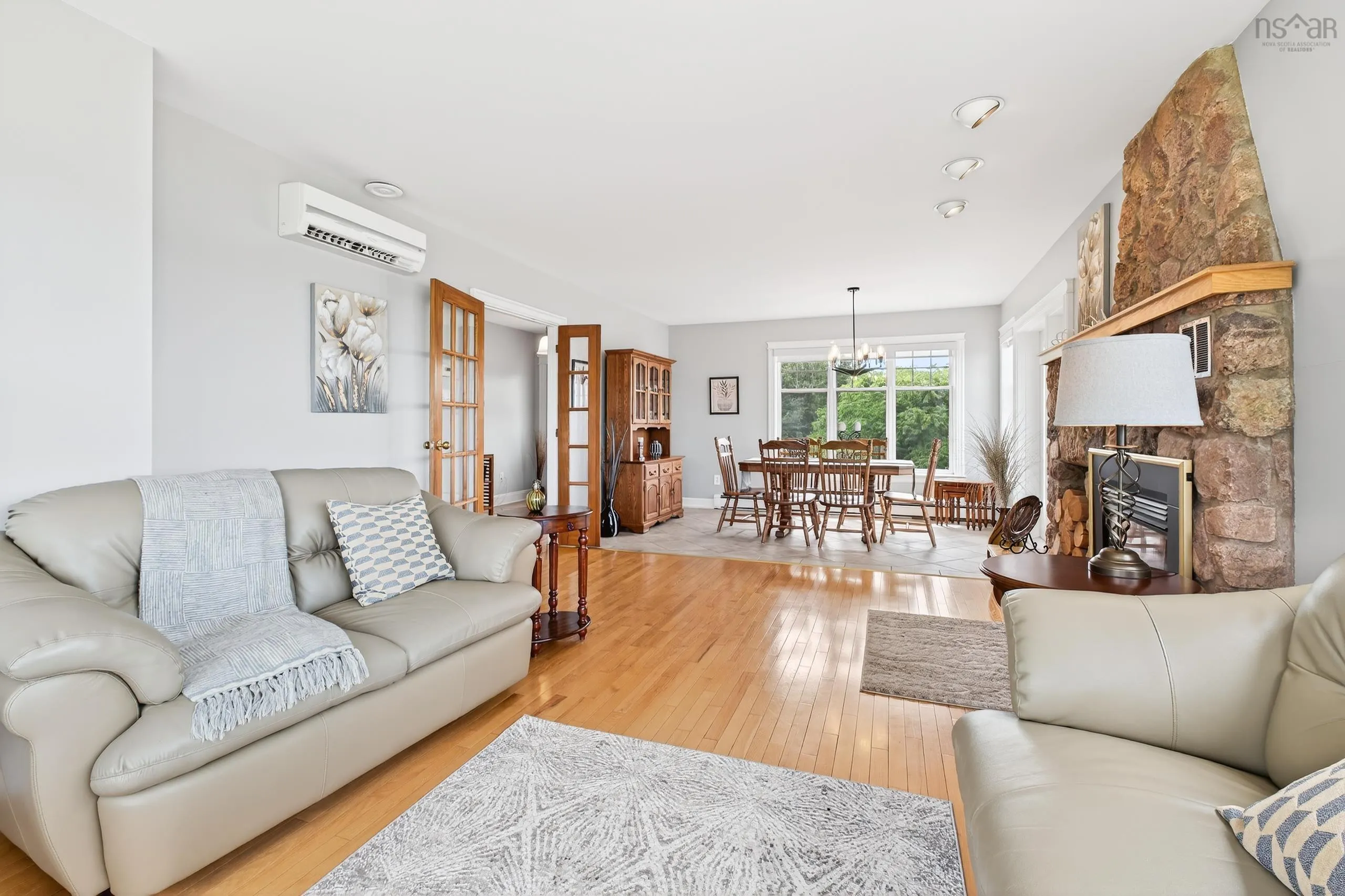 2140 Point Edward Highway, Point Edward, NS B2A 4R6, 3 Bedrooms Bedrooms, ,3 BathroomsBathrooms,Residential,For Sale,Point Edward Highway,202521181