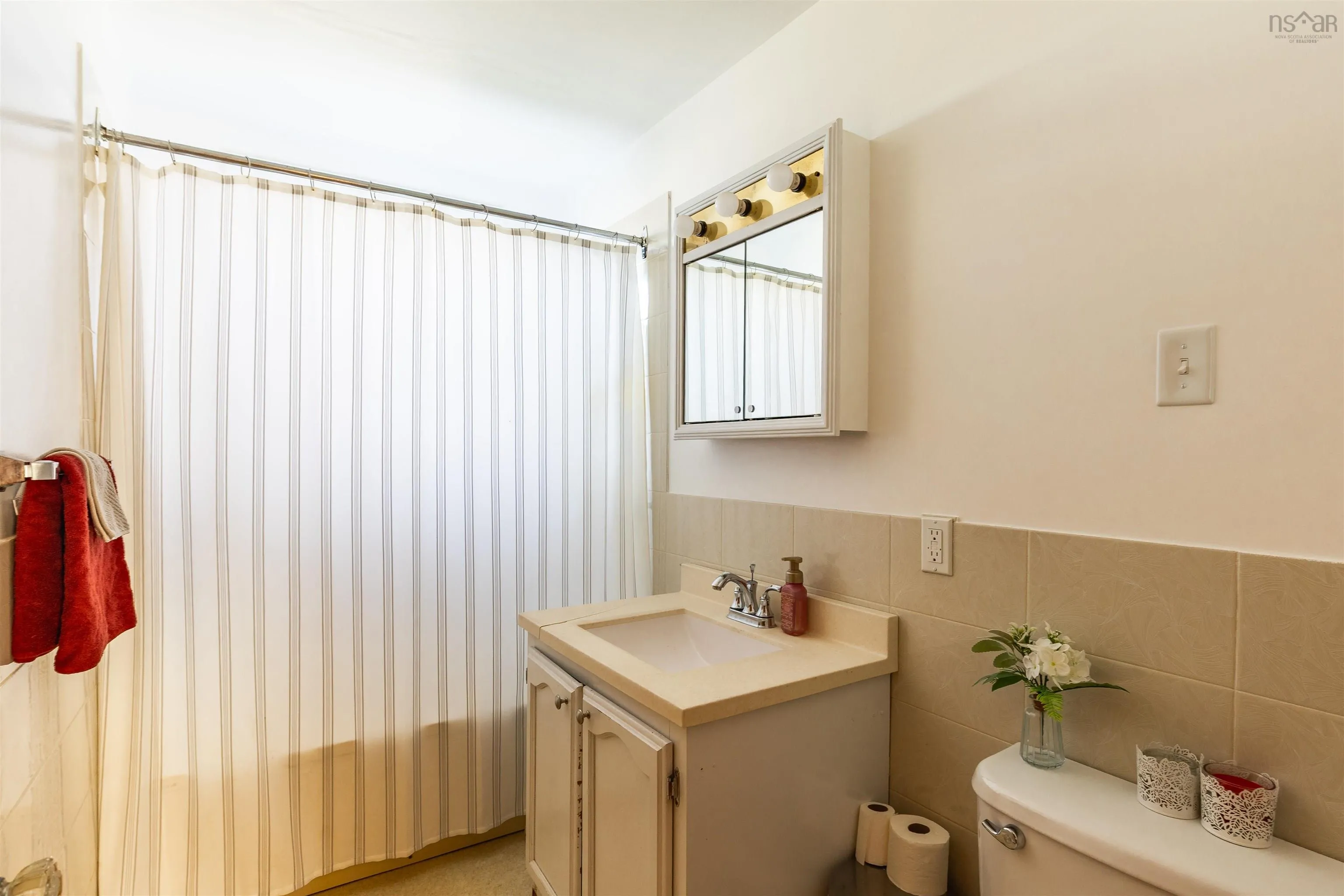 41 School Street, Lower West Pubnico, NS B0W 2C0, 3 Bedrooms Bedrooms, ,2 BathroomsBathrooms,Residential,For Sale,School,202525668
