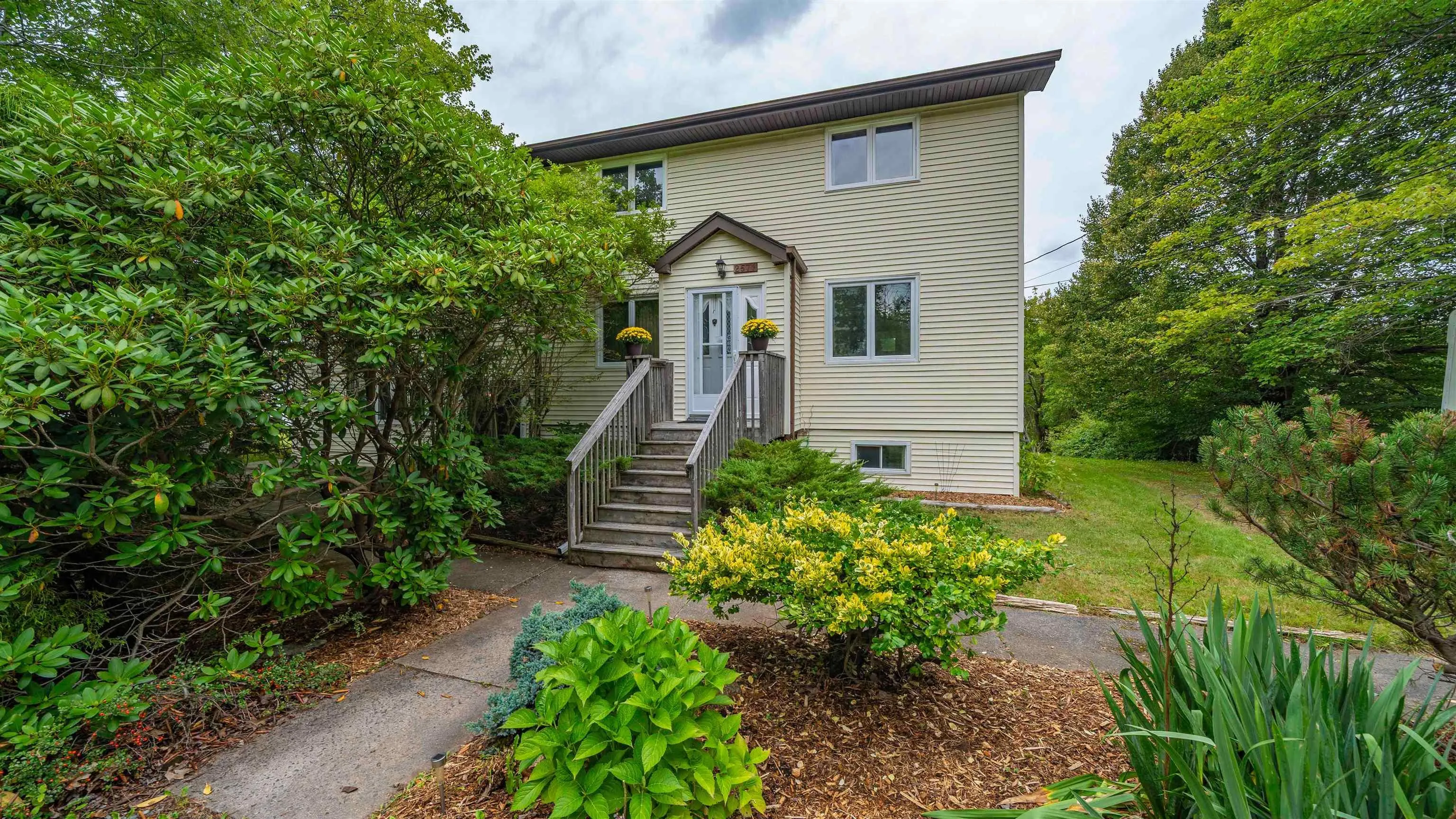 2571 St. Margaret's Bay Road, Timberlea, NS B3T 1H2, 4 Bedrooms Bedrooms, ,4 BathroomsBathrooms,Residential,For Sale,St. Margaret's Bay,202522901