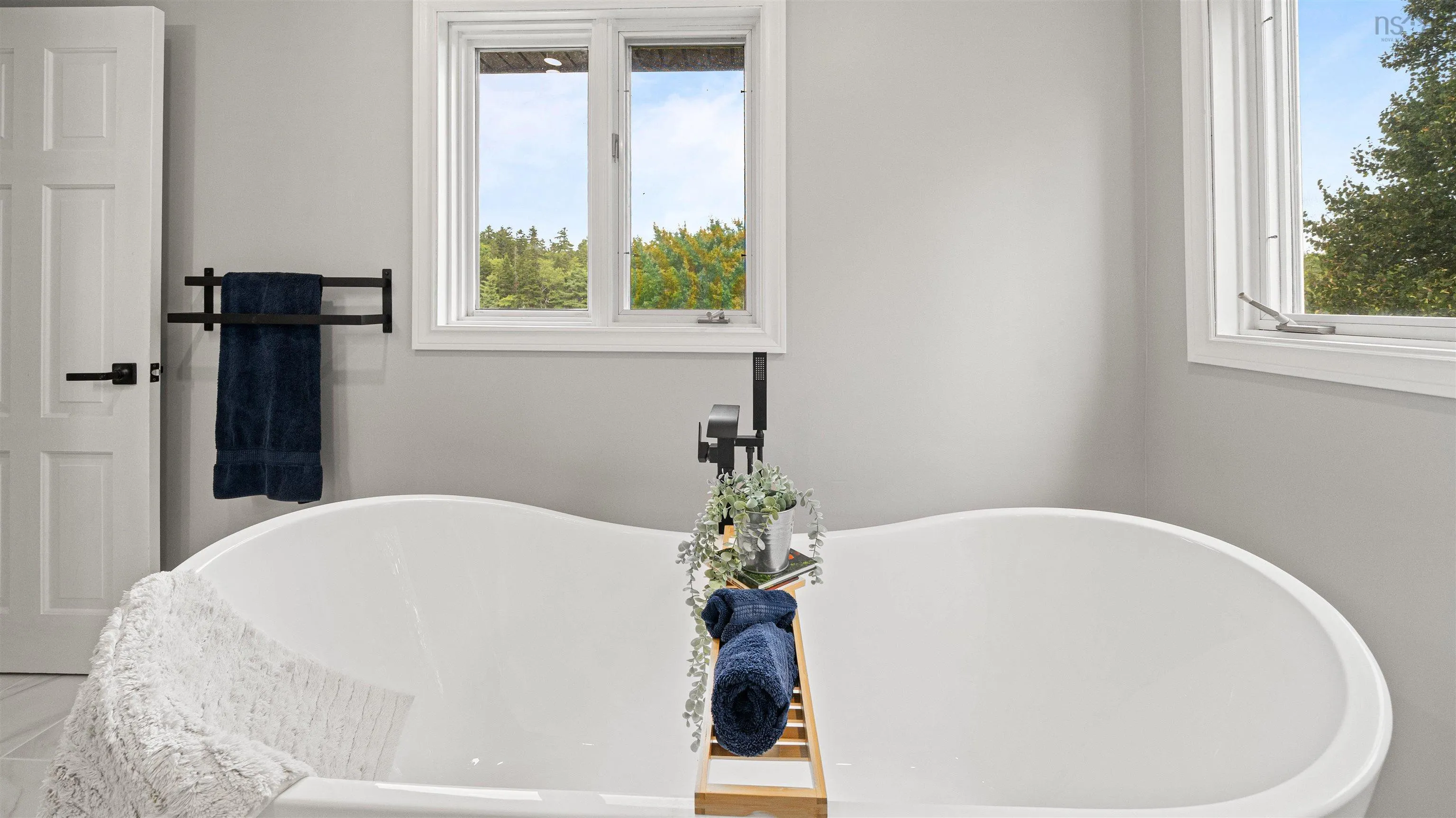 2571 St. Margaret's Bay Road, Timberlea, NS B3T 1H2, 4 Bedrooms Bedrooms, ,4 BathroomsBathrooms,Residential,For Sale,St. Margaret's Bay,202522901