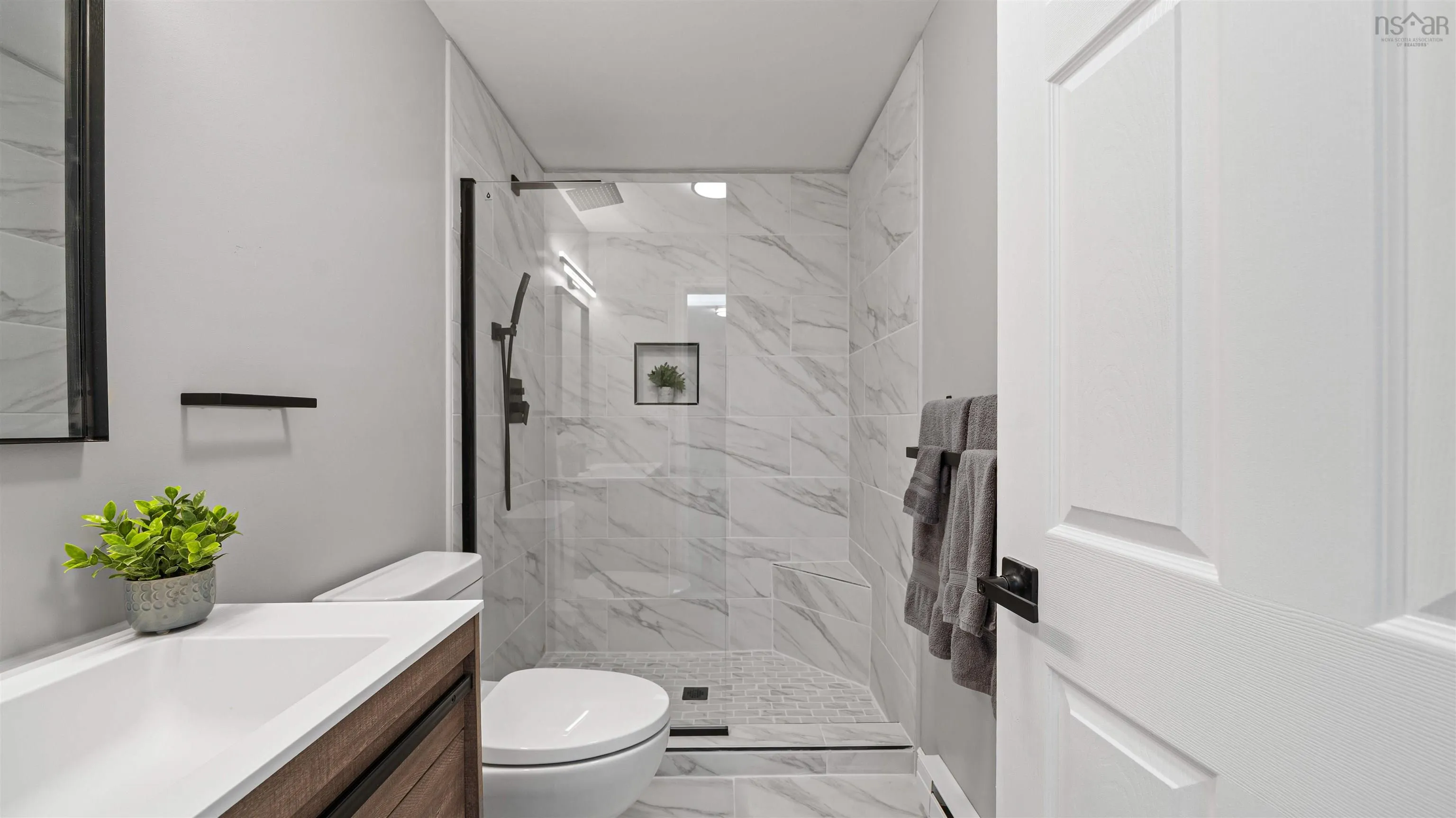 2571 St. Margaret's Bay Road, Timberlea, NS B3T 1H2, 4 Bedrooms Bedrooms, ,4 BathroomsBathrooms,Residential,For Sale,St. Margaret's Bay,202522901