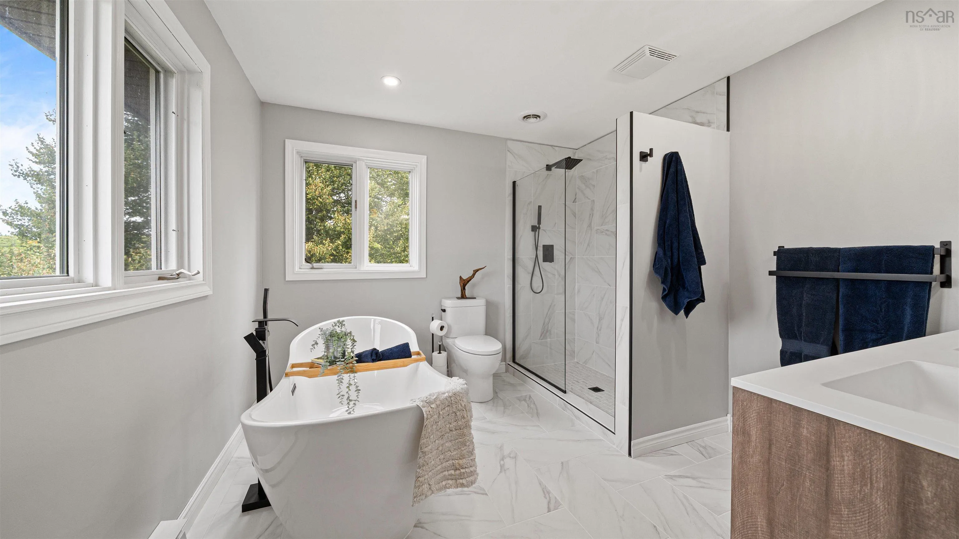 2571 St. Margaret's Bay Road, Timberlea, NS B3T 1H2, 4 Bedrooms Bedrooms, ,4 BathroomsBathrooms,Residential,For Sale,St. Margaret's Bay,202522901