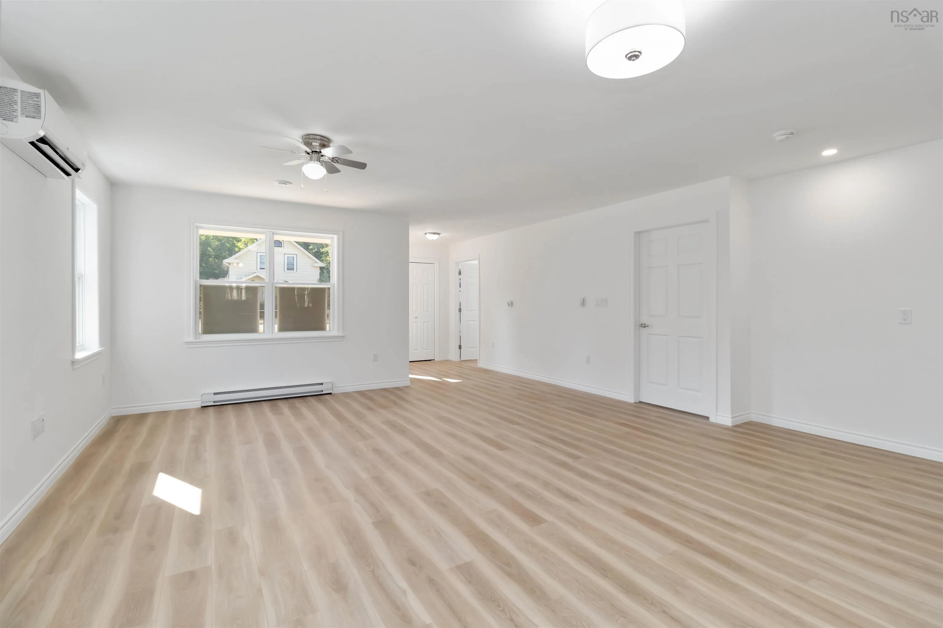 215 Aberdeen Road, Bridgewater, NS B4V 2S5, 2 Bedrooms Bedrooms, ,2 BathroomsBathrooms,Residential,For Sale,Aberdeen,202521380