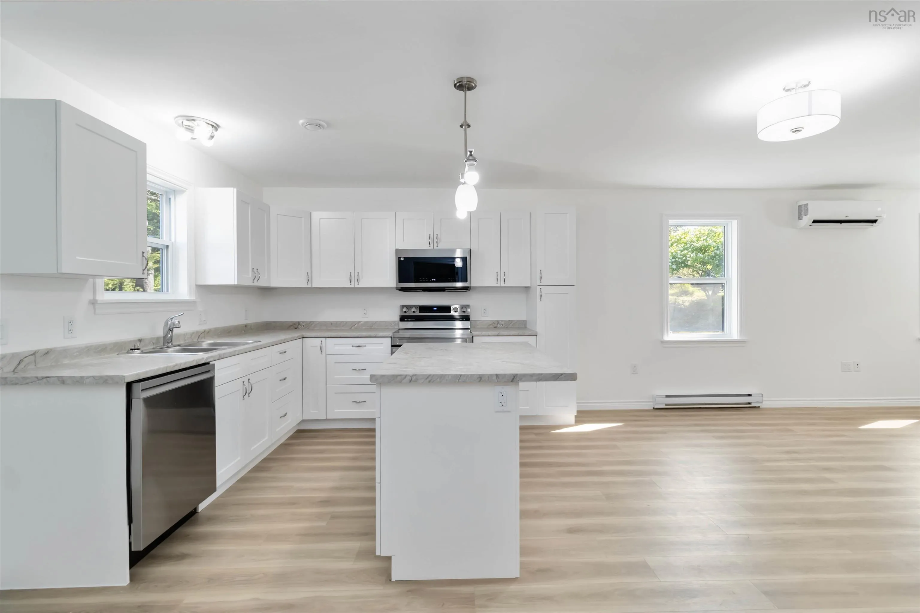 215 Aberdeen Road, Bridgewater, NS B4V 2S5, 2 Bedrooms Bedrooms, ,2 BathroomsBathrooms,Residential,For Sale,Aberdeen,202521380