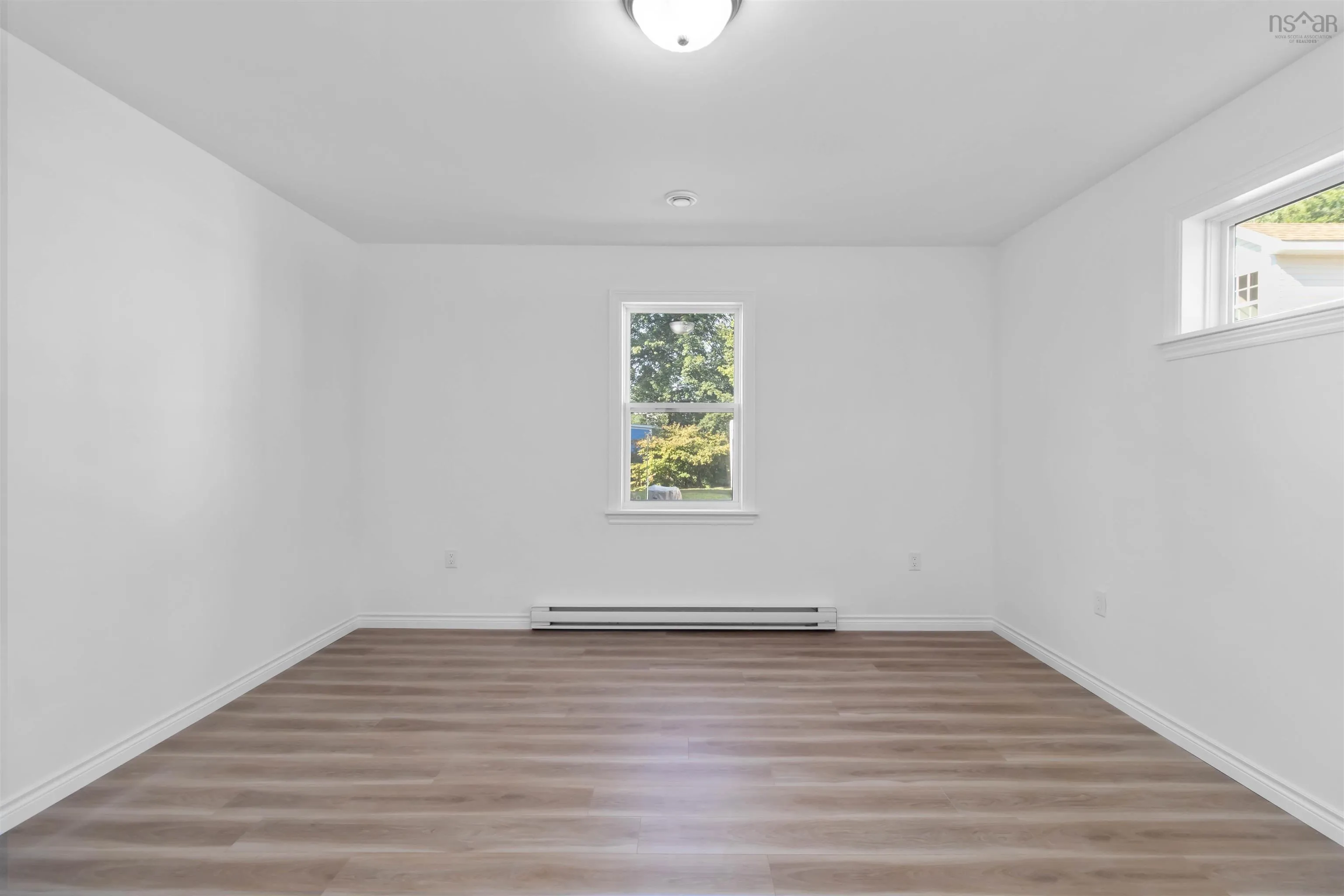 215 Aberdeen Road, Bridgewater, NS B4V 2S5, 2 Bedrooms Bedrooms, ,2 BathroomsBathrooms,Residential,For Sale,Aberdeen,202521380