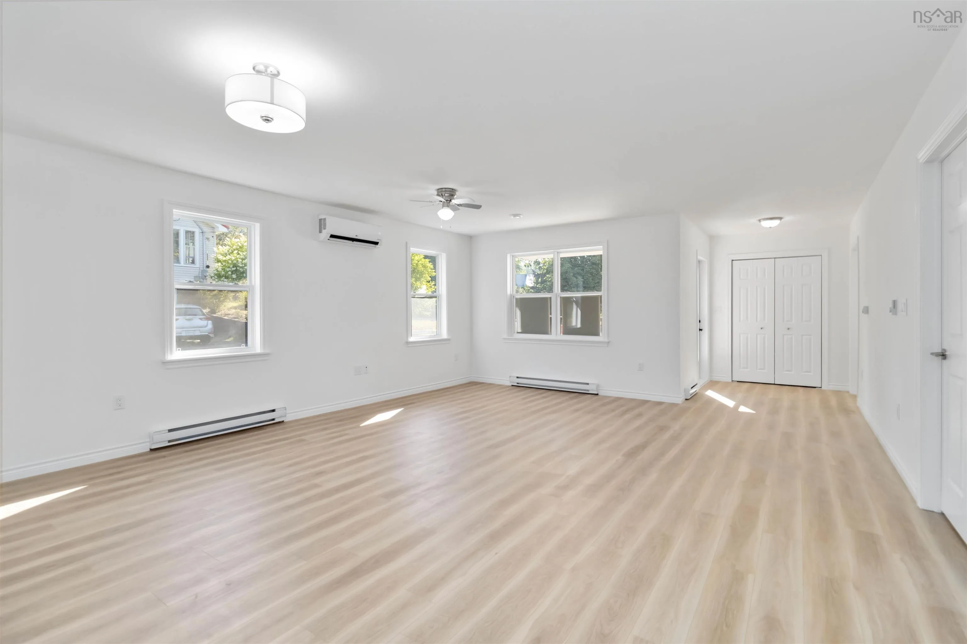 215 Aberdeen Road, Bridgewater, NS B4V 2S5, 2 Bedrooms Bedrooms, ,2 BathroomsBathrooms,Residential,For Sale,Aberdeen,202521380