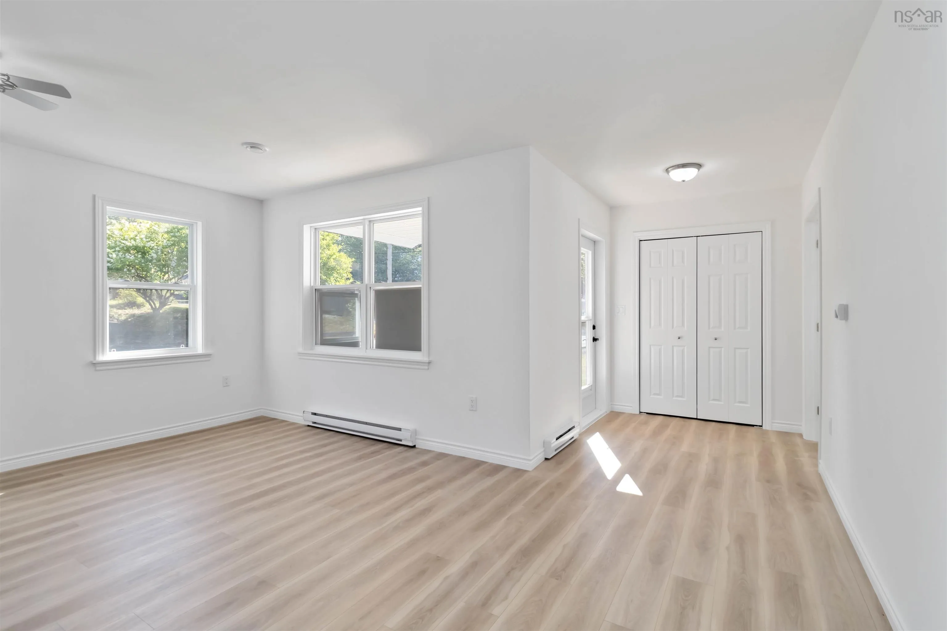 215 Aberdeen Road, Bridgewater, NS B4V 2S5, 2 Bedrooms Bedrooms, ,2 BathroomsBathrooms,Residential,For Sale,Aberdeen,202521380