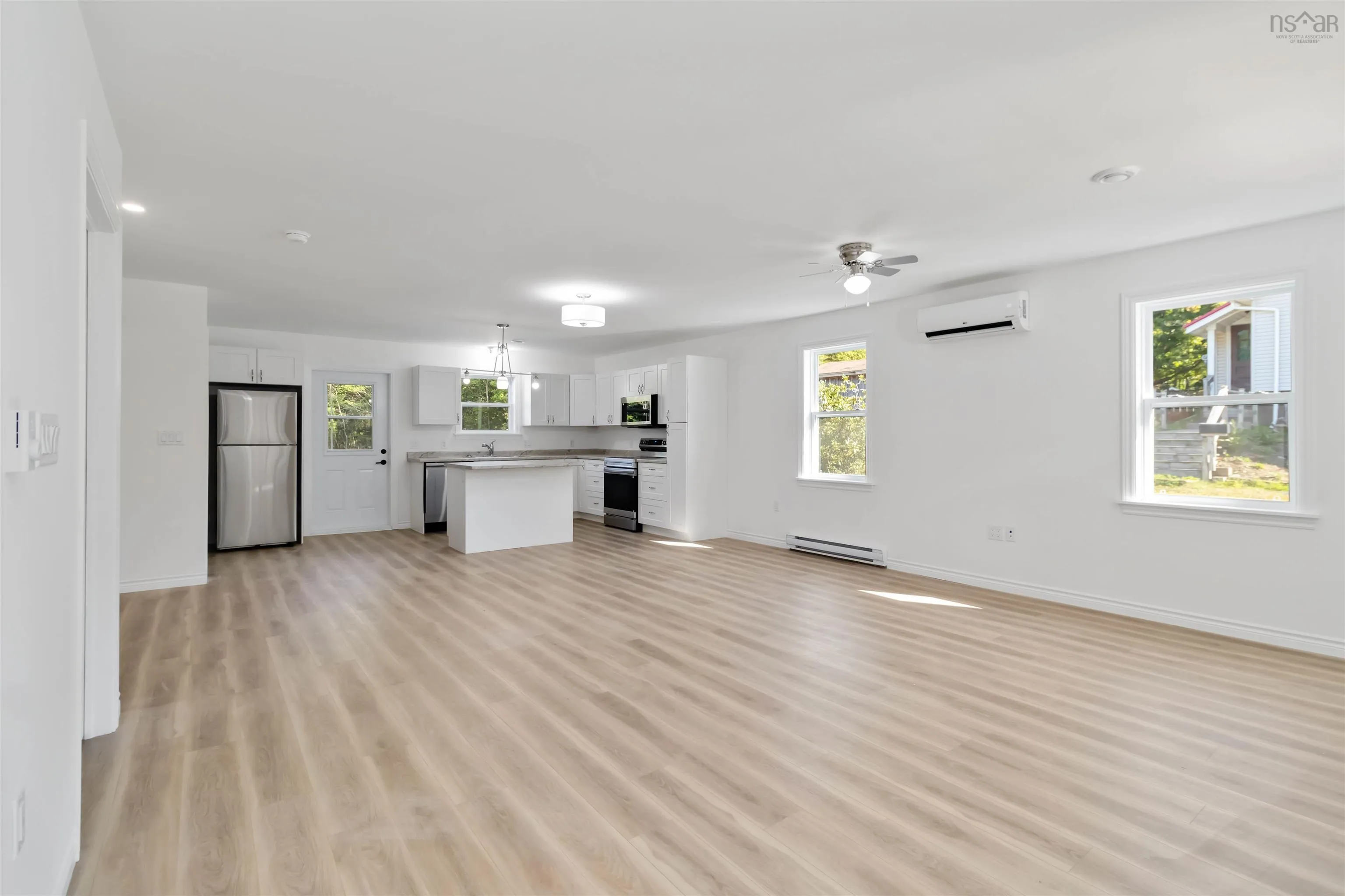 215 Aberdeen Road, Bridgewater, NS B4V 2S5, 2 Bedrooms Bedrooms, ,2 BathroomsBathrooms,Residential,For Sale,Aberdeen,202521380