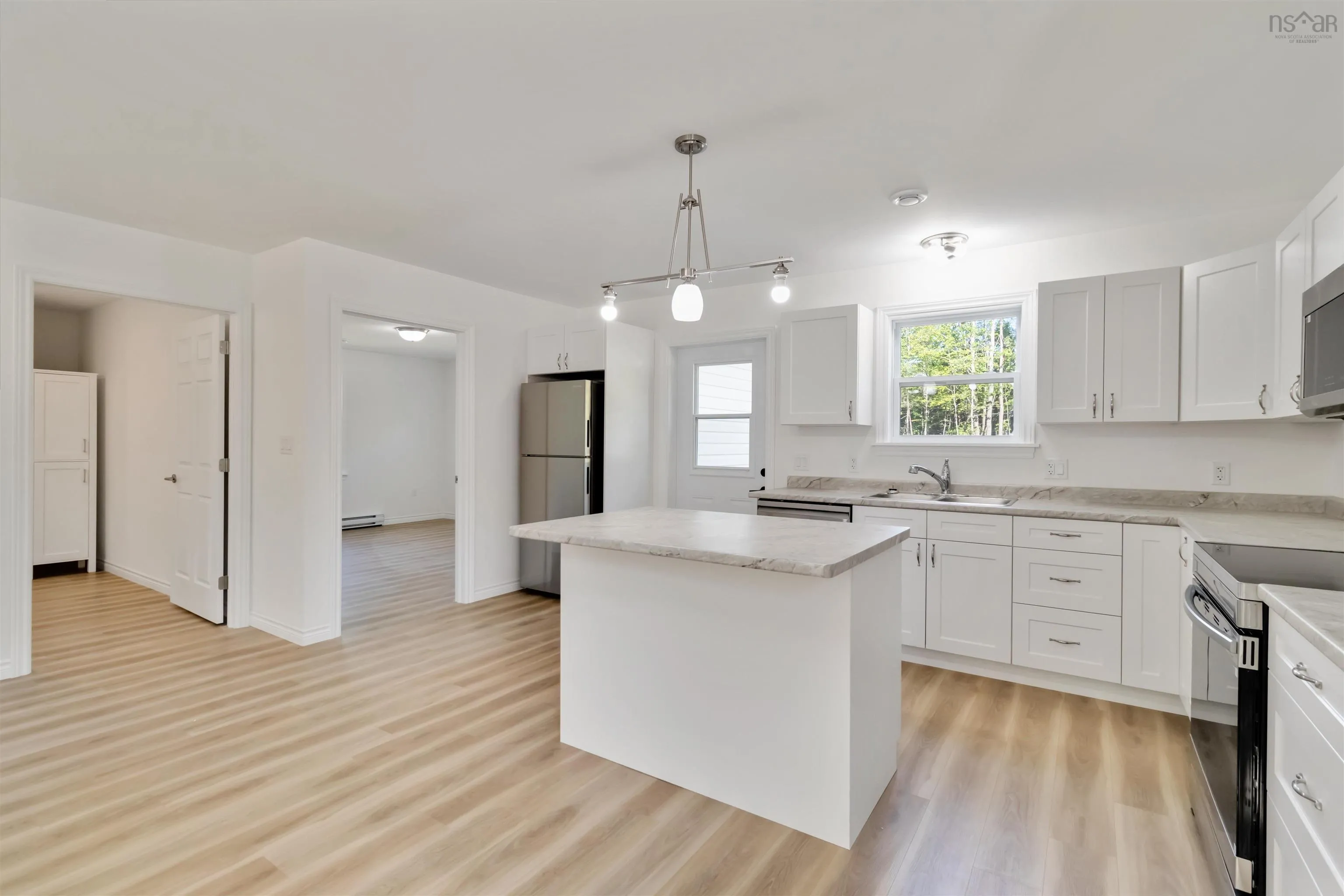 215 Aberdeen Road, Bridgewater, NS B4V 2S5, 2 Bedrooms Bedrooms, ,2 BathroomsBathrooms,Residential,For Sale,Aberdeen,202521380