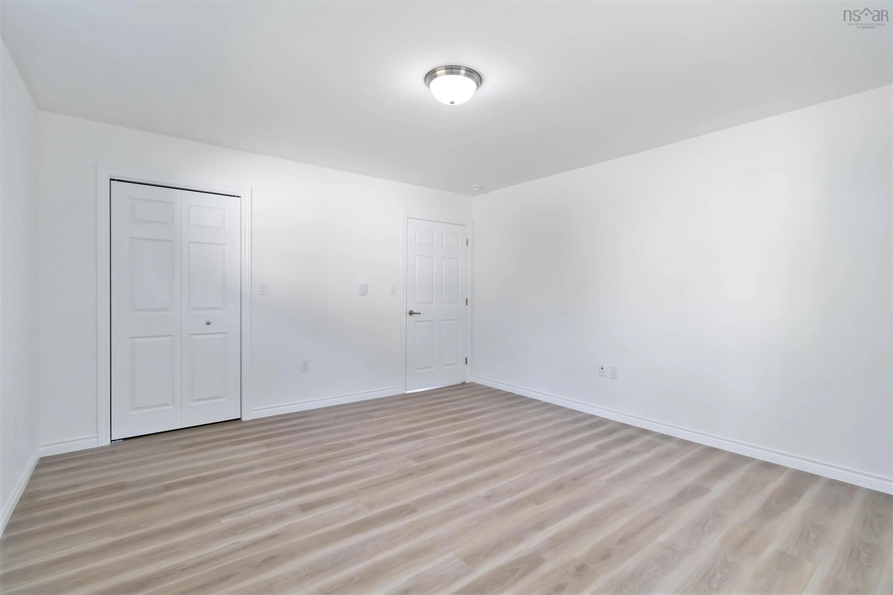 215 Aberdeen Road, Bridgewater, NS B4V 2S5, 2 Bedrooms Bedrooms, ,2 BathroomsBathrooms,Residential,For Sale,Aberdeen,202521380