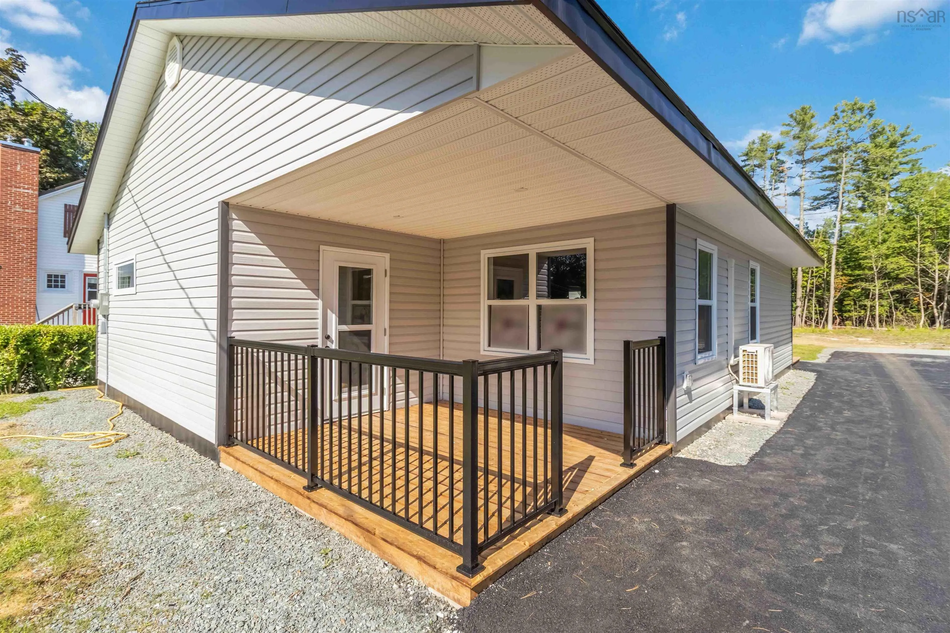 215 Aberdeen Road, Bridgewater, NS B4V 2S5, 2 Bedrooms Bedrooms, ,2 BathroomsBathrooms,Residential,For Sale,Aberdeen,202521380