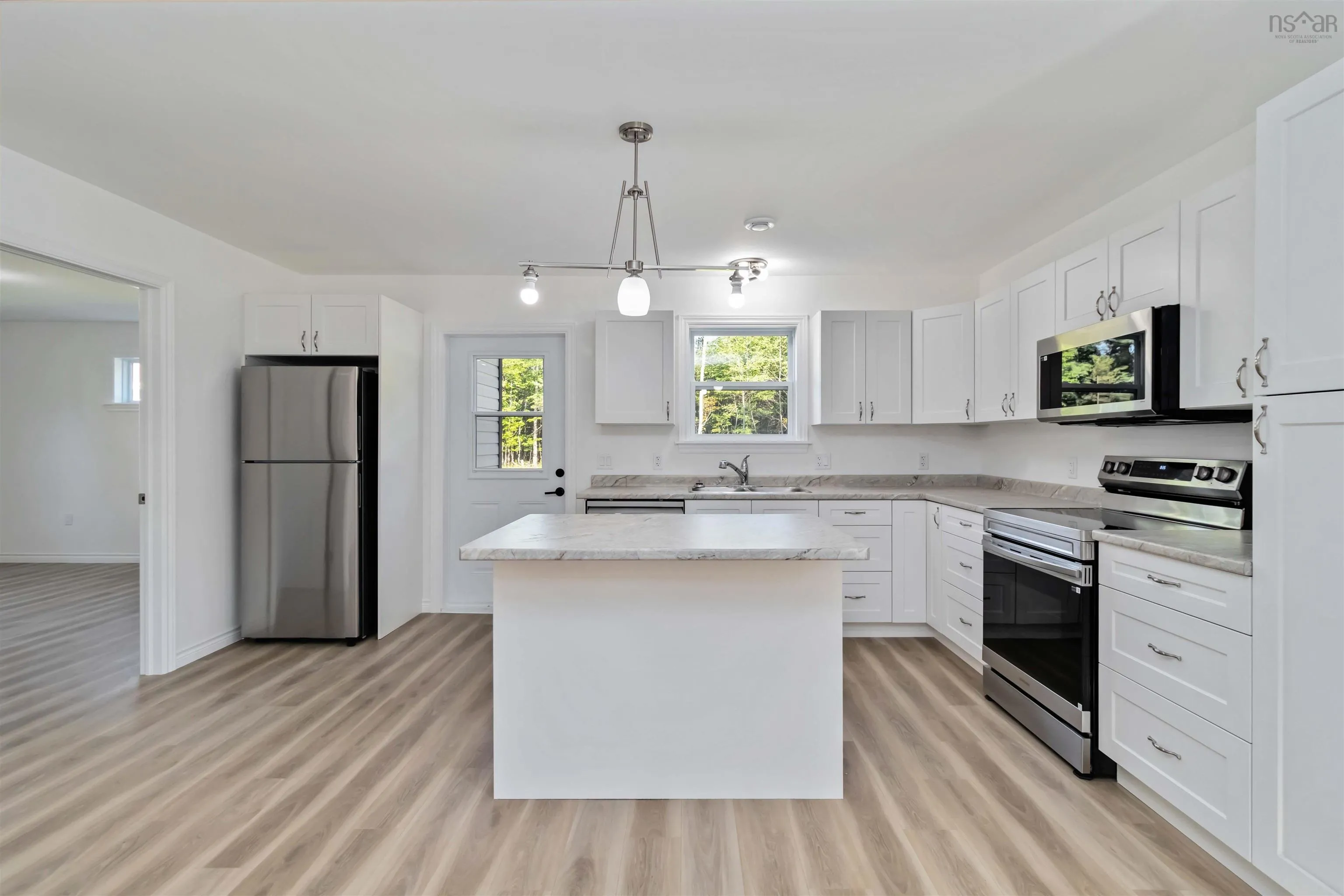 215 Aberdeen Road, Bridgewater, NS B4V 2S5, 2 Bedrooms Bedrooms, ,2 BathroomsBathrooms,Residential,For Sale,Aberdeen,202521380