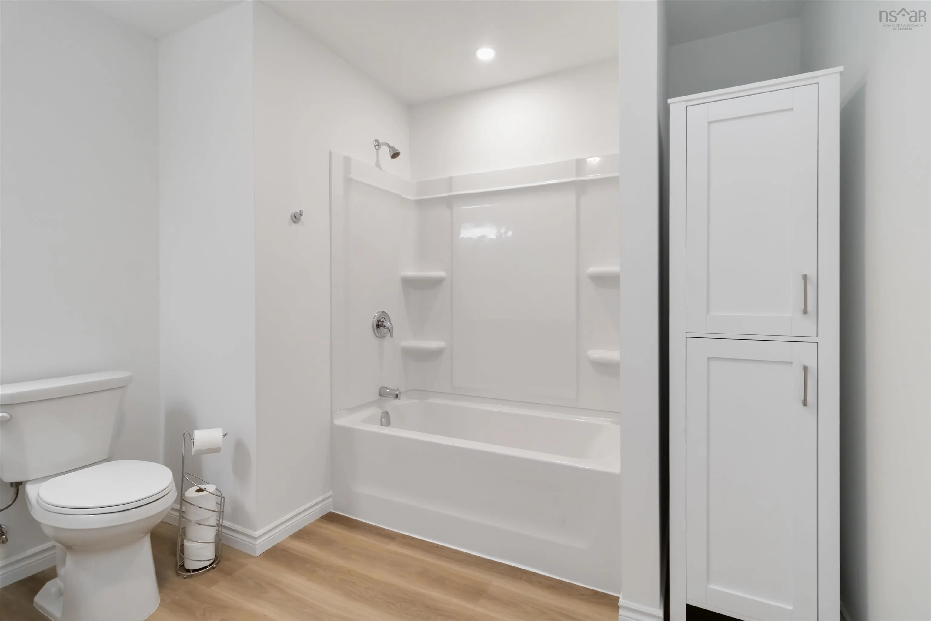 215 Aberdeen Road, Bridgewater, NS B4V 2S5, 2 Bedrooms Bedrooms, ,2 BathroomsBathrooms,Residential,For Sale,Aberdeen,202521380