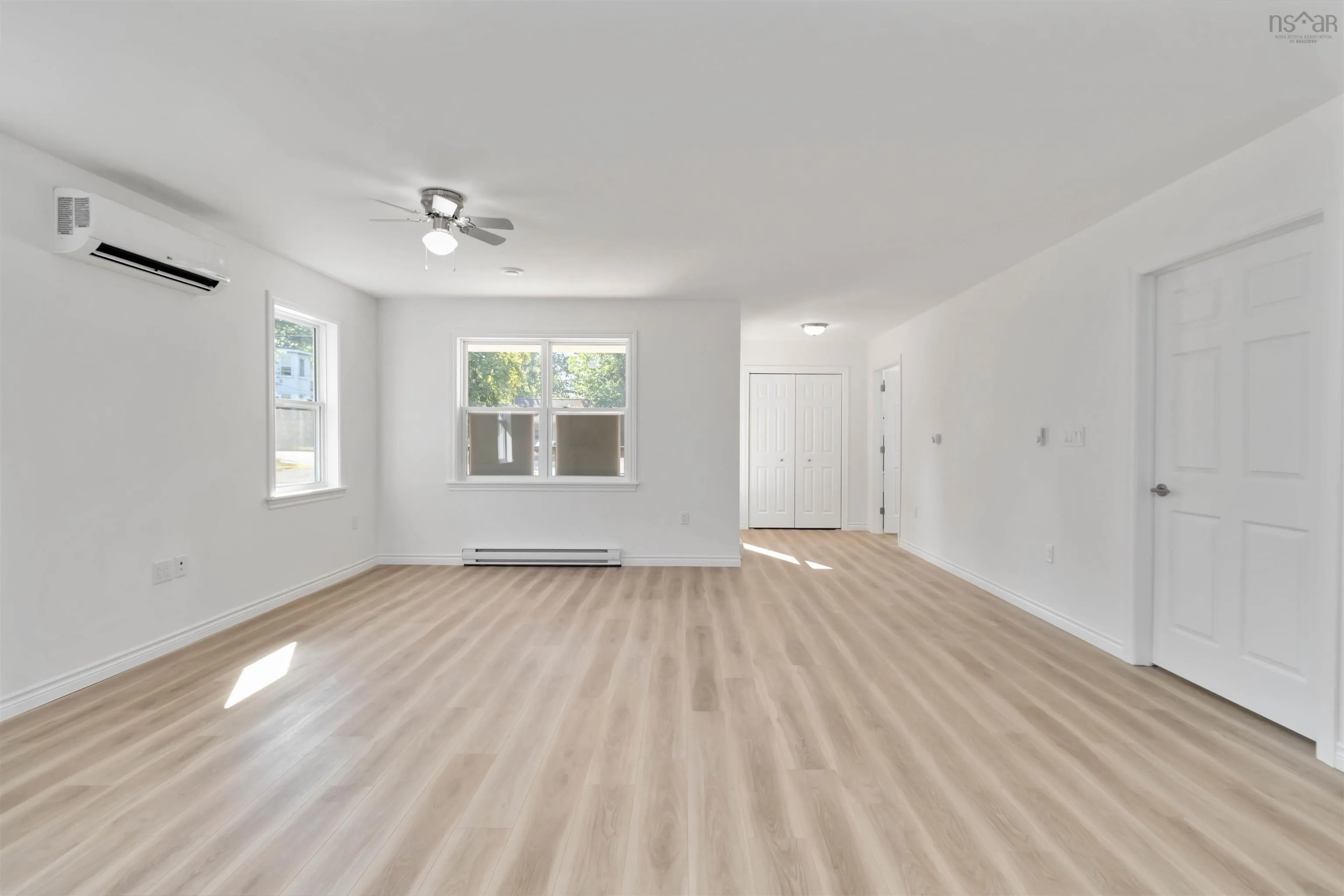 215 Aberdeen Road, Bridgewater, NS B4V 2S5, 2 Bedrooms Bedrooms, ,2 BathroomsBathrooms,Residential,For Sale,Aberdeen,202521380