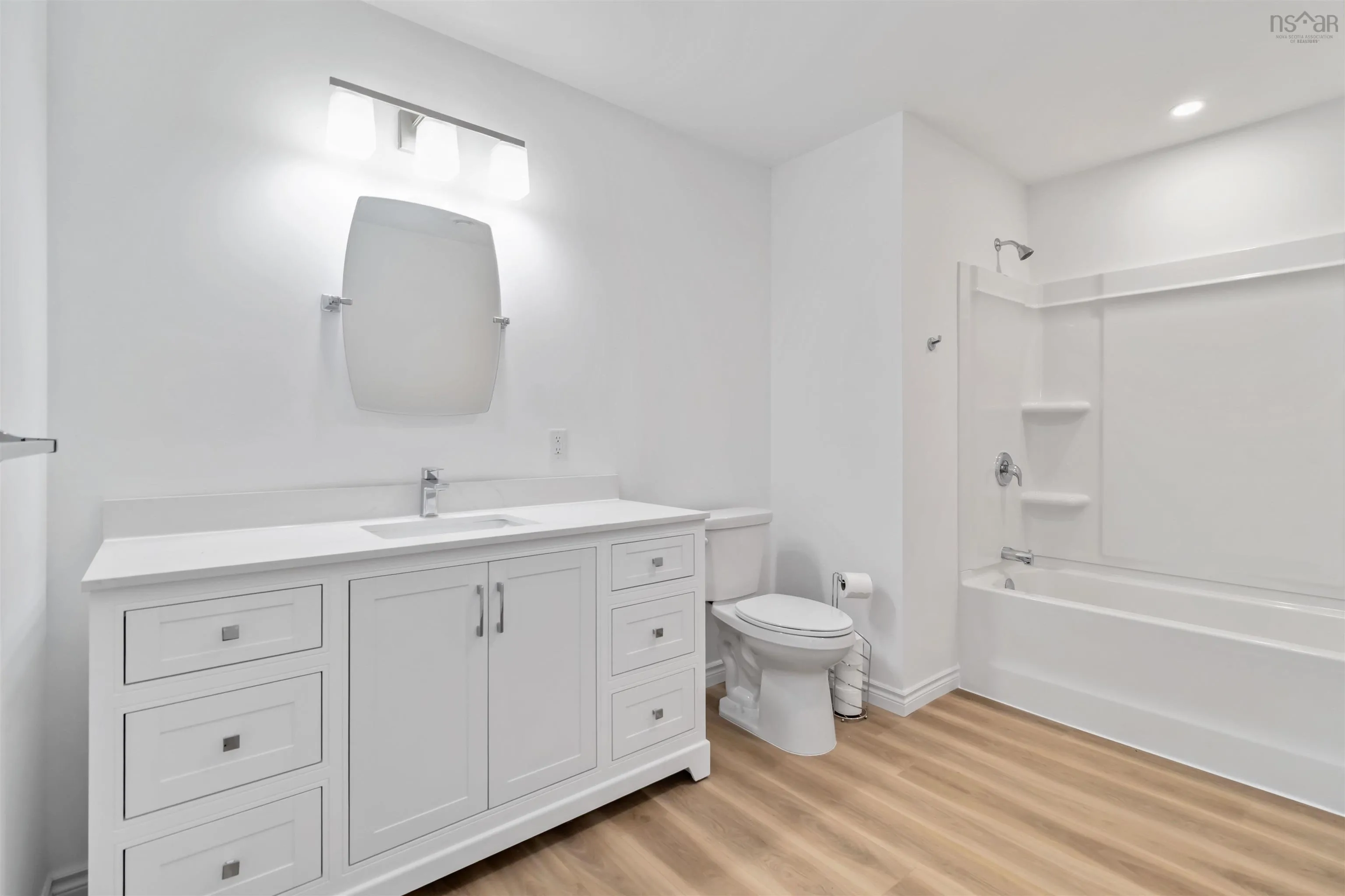215 Aberdeen Road, Bridgewater, NS B4V 2S5, 2 Bedrooms Bedrooms, ,2 BathroomsBathrooms,Residential,For Sale,Aberdeen,202521380
