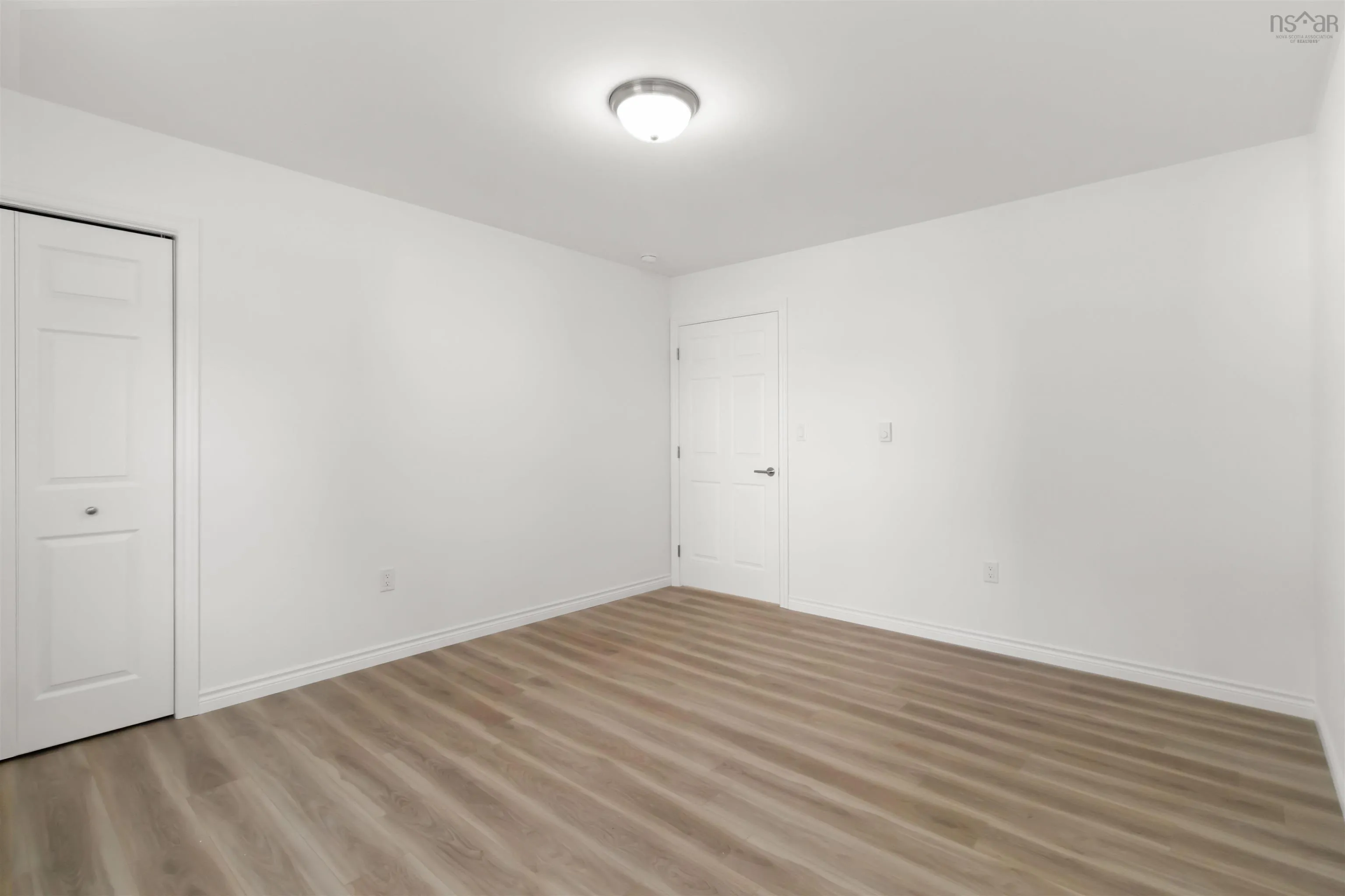 215 Aberdeen Road, Bridgewater, NS B4V 2S5, 2 Bedrooms Bedrooms, ,2 BathroomsBathrooms,Residential,For Sale,Aberdeen,202521380