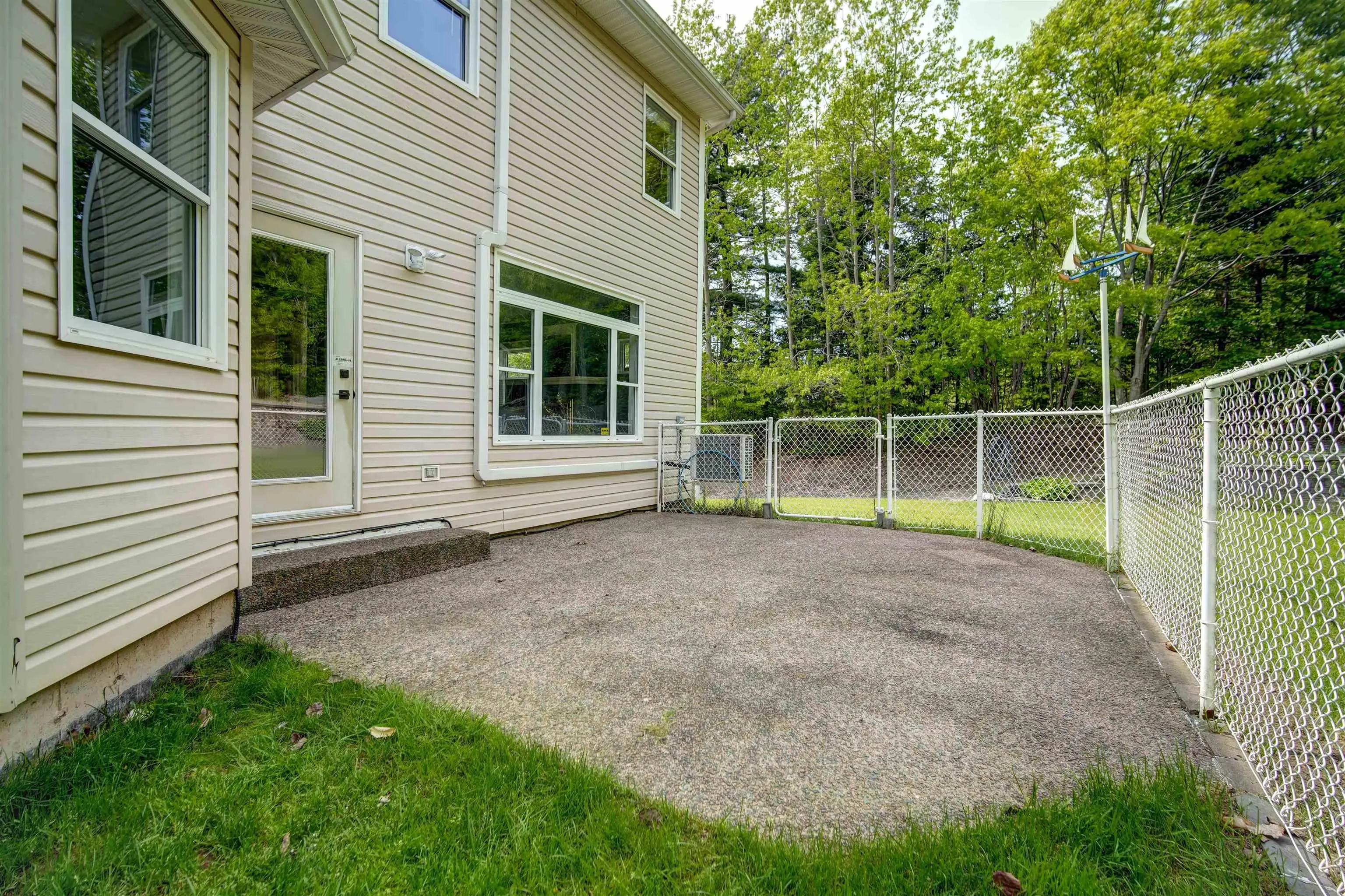 94 Ingram Drive, Fall River, NS B2T 1A4, 4 Bedrooms Bedrooms, ,Residential,For Sale,Ingram,202513582