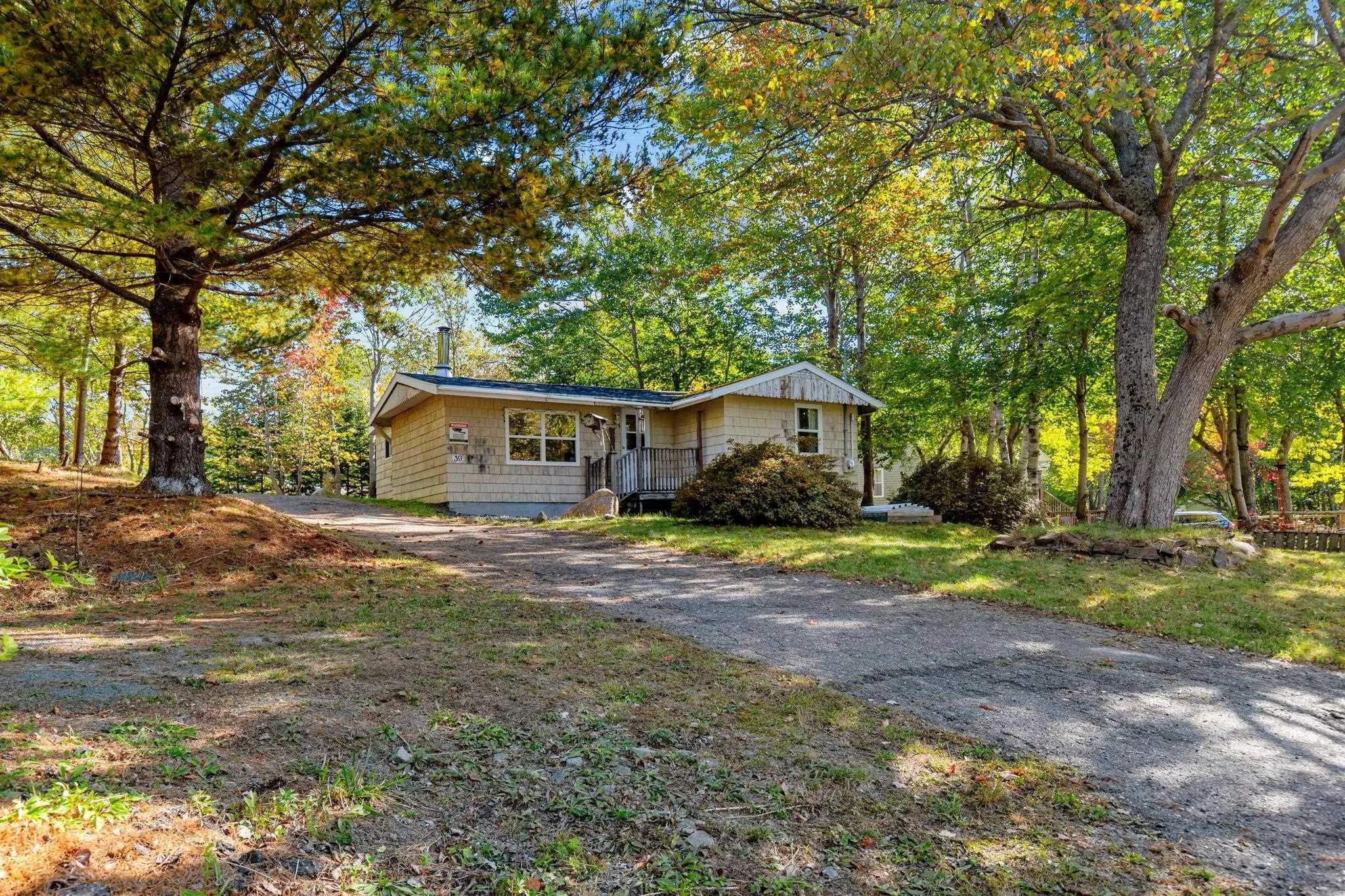 39 Hamshaw Drive, Halifax, NS B3M 2G9, 1 Bedroom Bedrooms, ,1 BathroomBathrooms,Residential,For Sale,Hamshaw,202524775