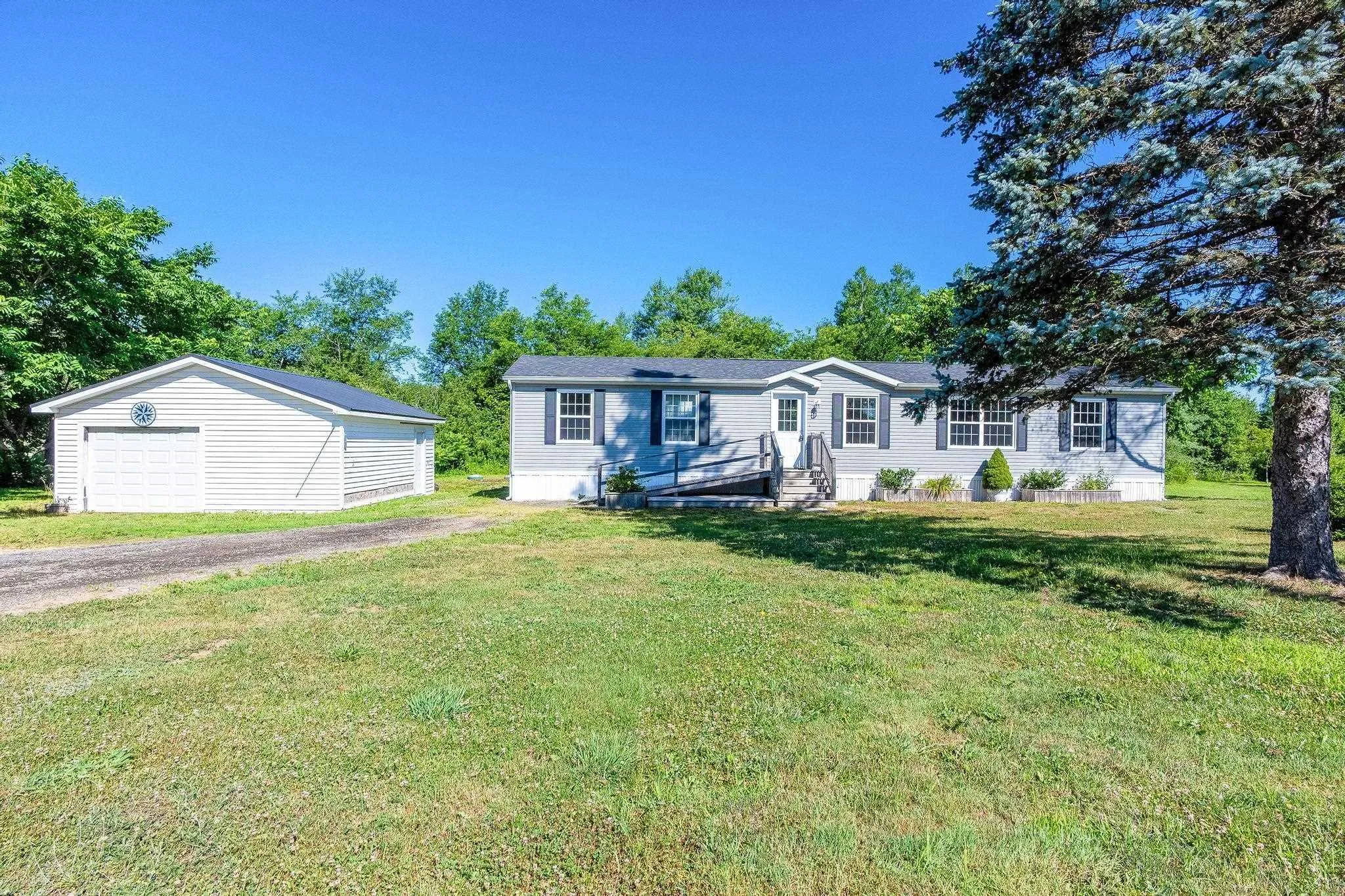 11905 Highway 1, Brickton, NS B0S 1M0, 2 Bedrooms Bedrooms, ,2 BathroomsBathrooms,Residential,For Sale,Highway 1,202518978