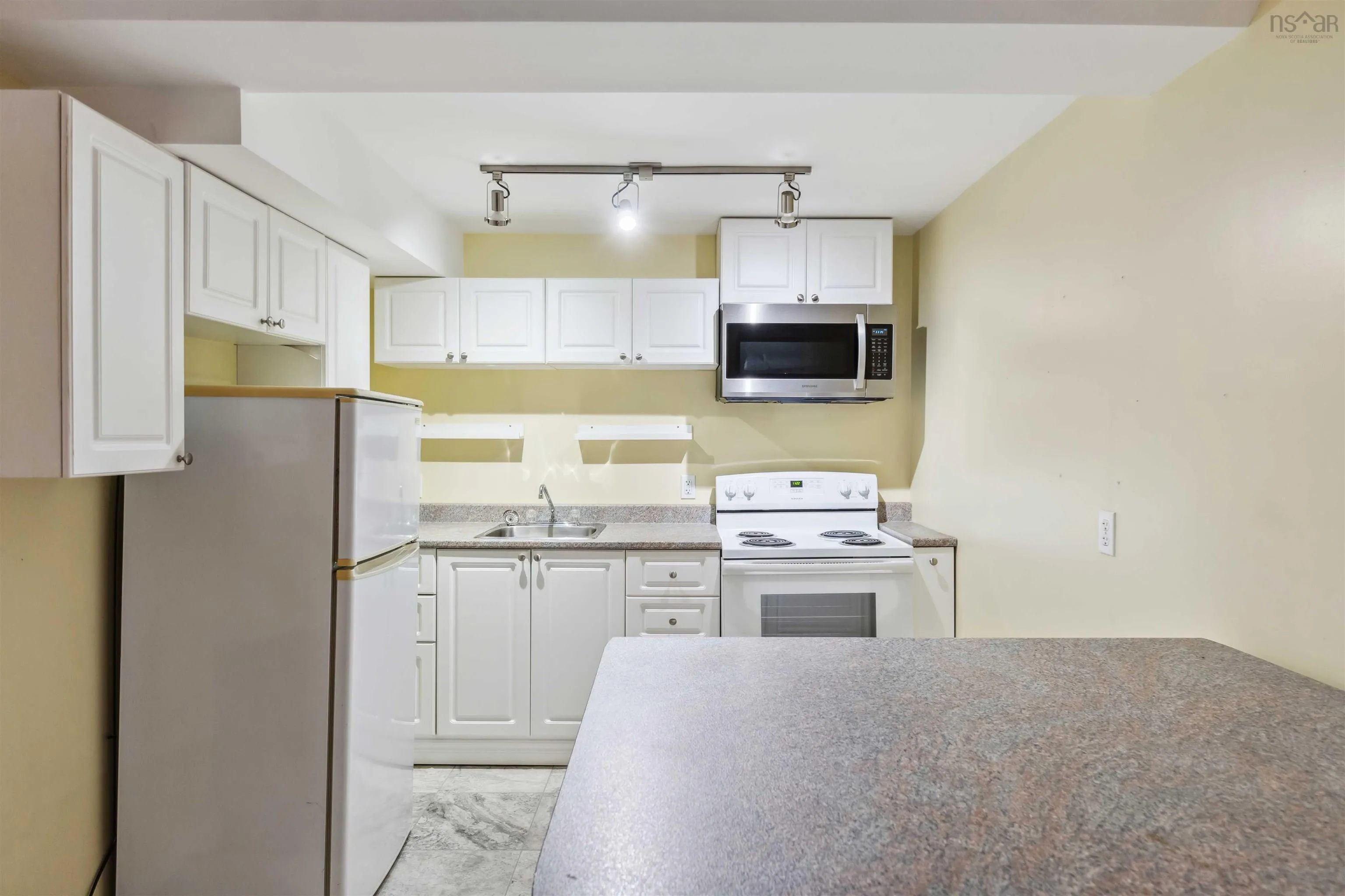 909 Main Street, Kingston, NS B0P 1R0, 5 Bedrooms Bedrooms, ,Residential Income,For Sale,Main,202513122