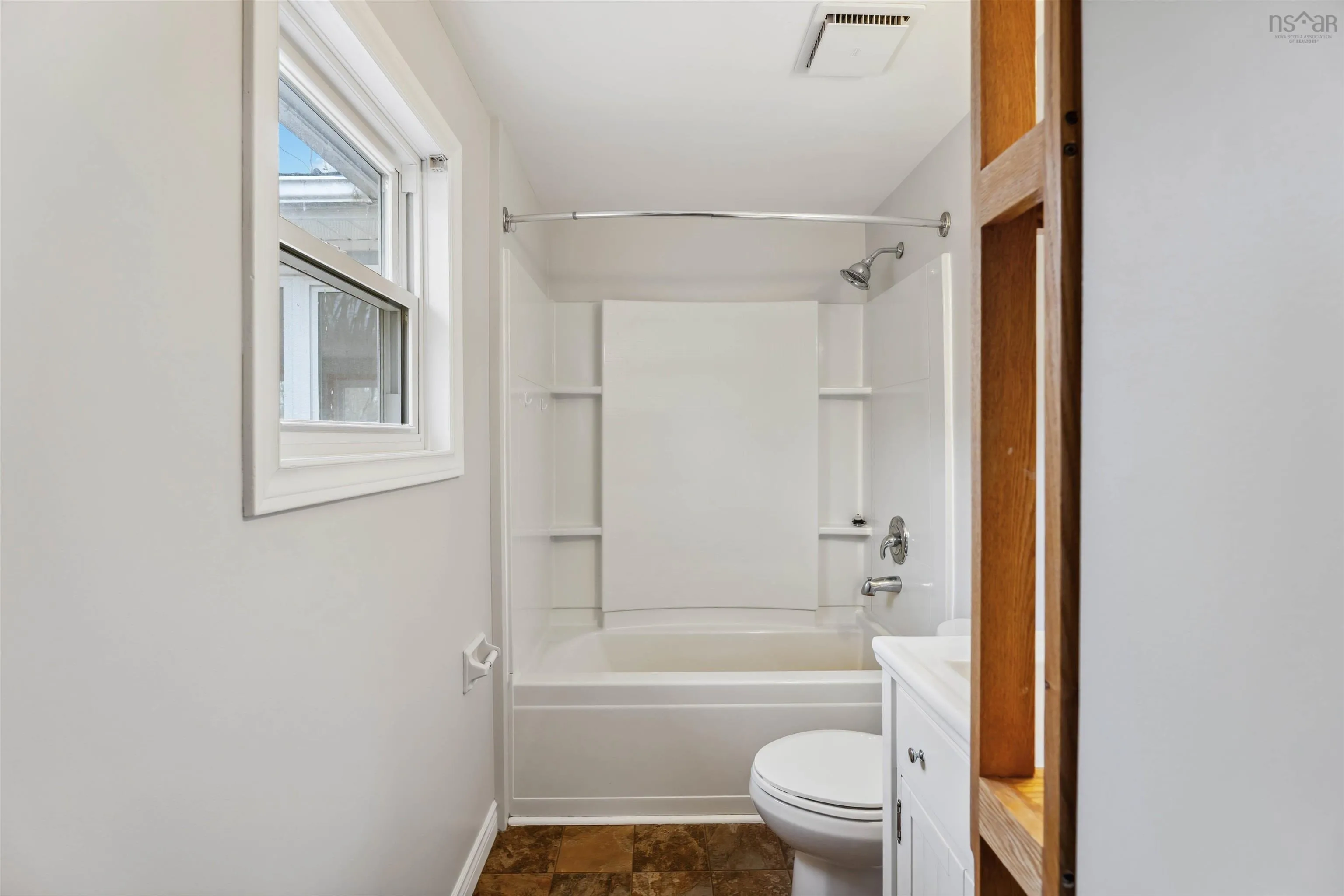 909 Main Street, Kingston, NS B0P 1R0, 5 Bedrooms Bedrooms, ,Residential Income,For Sale,Main,202513122