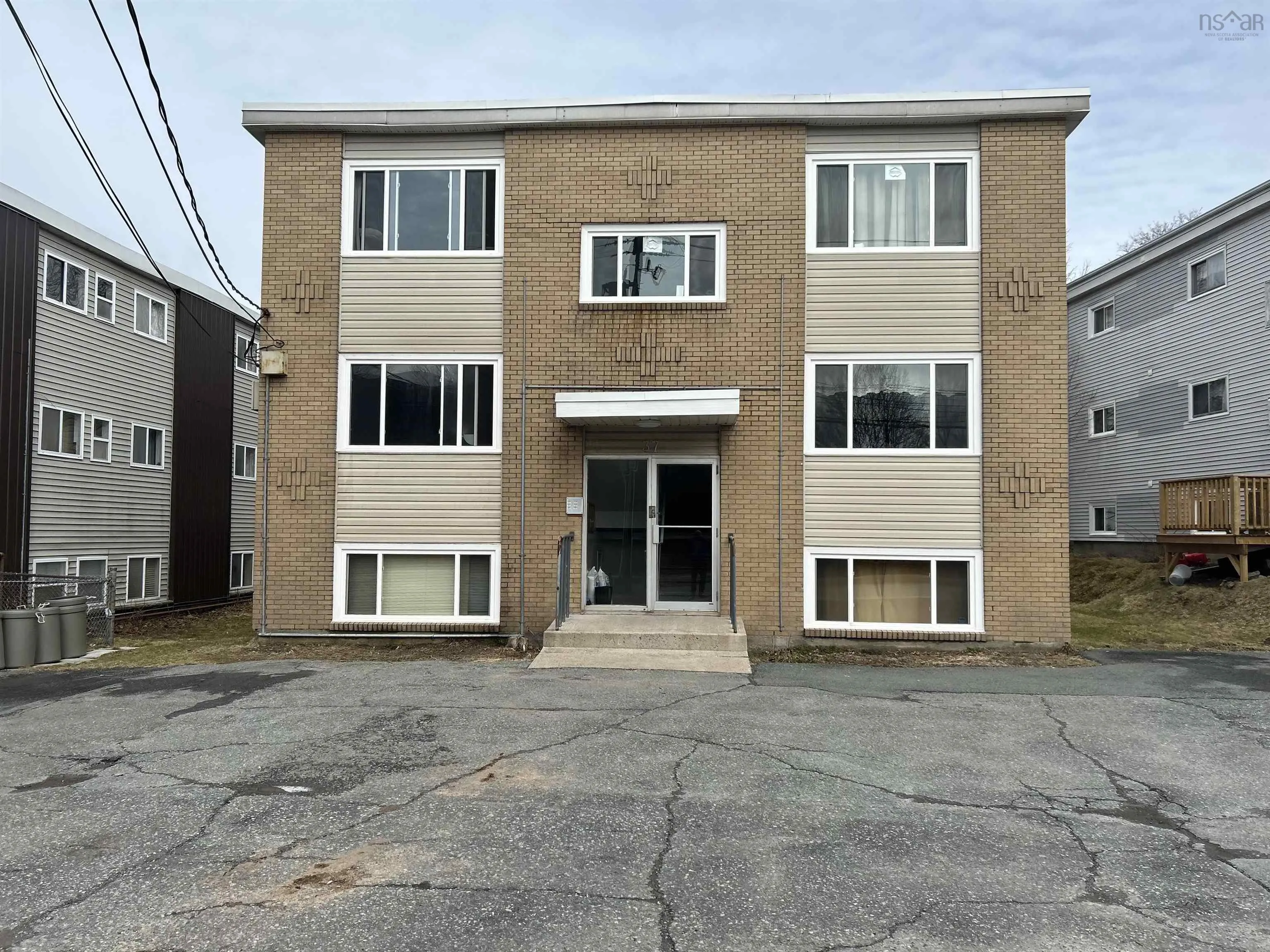 37 Gaston Road, Dartmouth, NS B2Y 3W2, 11 Bedrooms Bedrooms, ,Residential Income,For Sale,Gaston,202521523