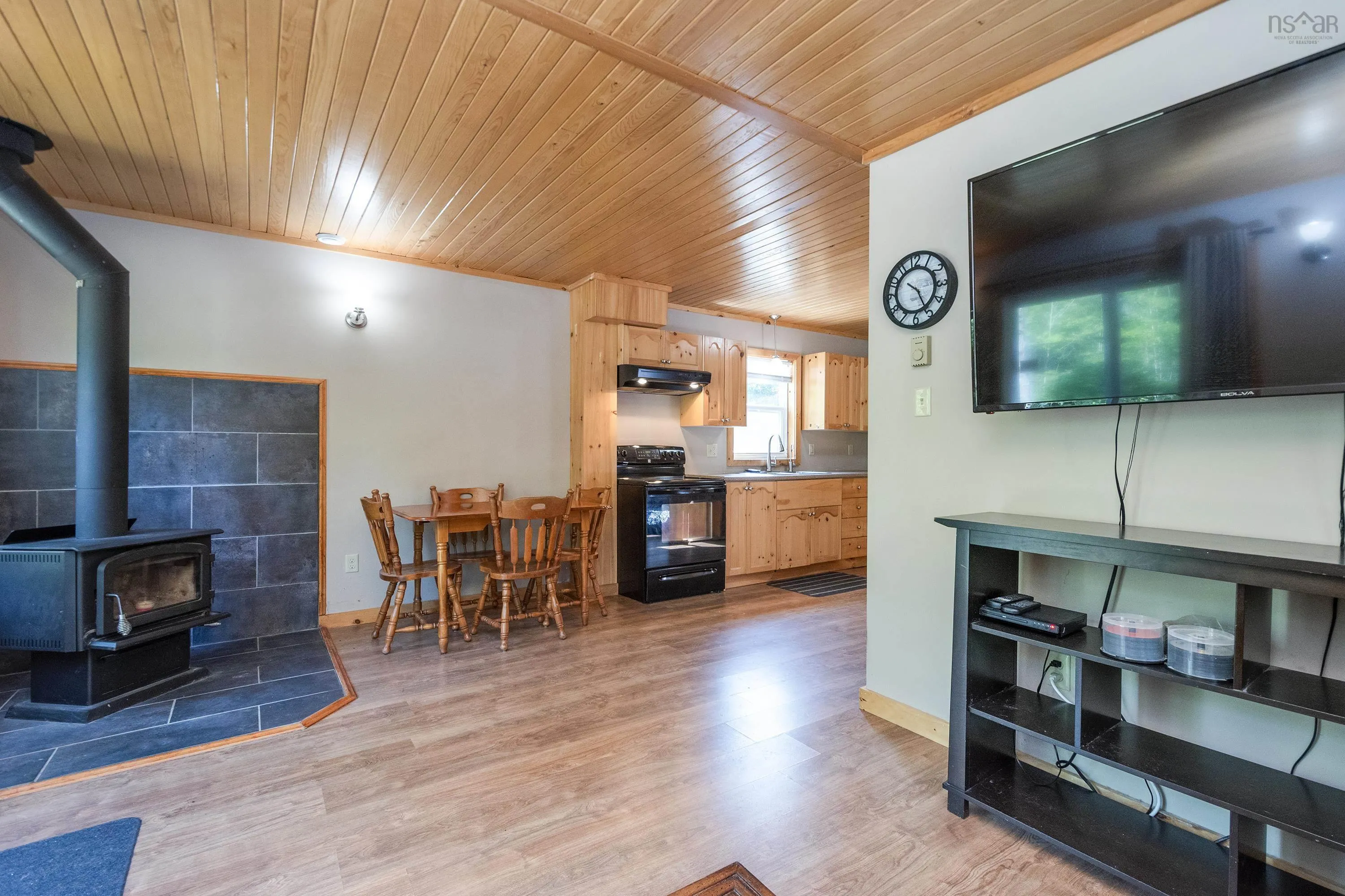 101 Forest Heights Road, Vaughan, NS B0N 2T0, 2 Bedrooms Bedrooms, ,1 BathroomBathrooms,Residential,For Sale,Forest Heights,202519330