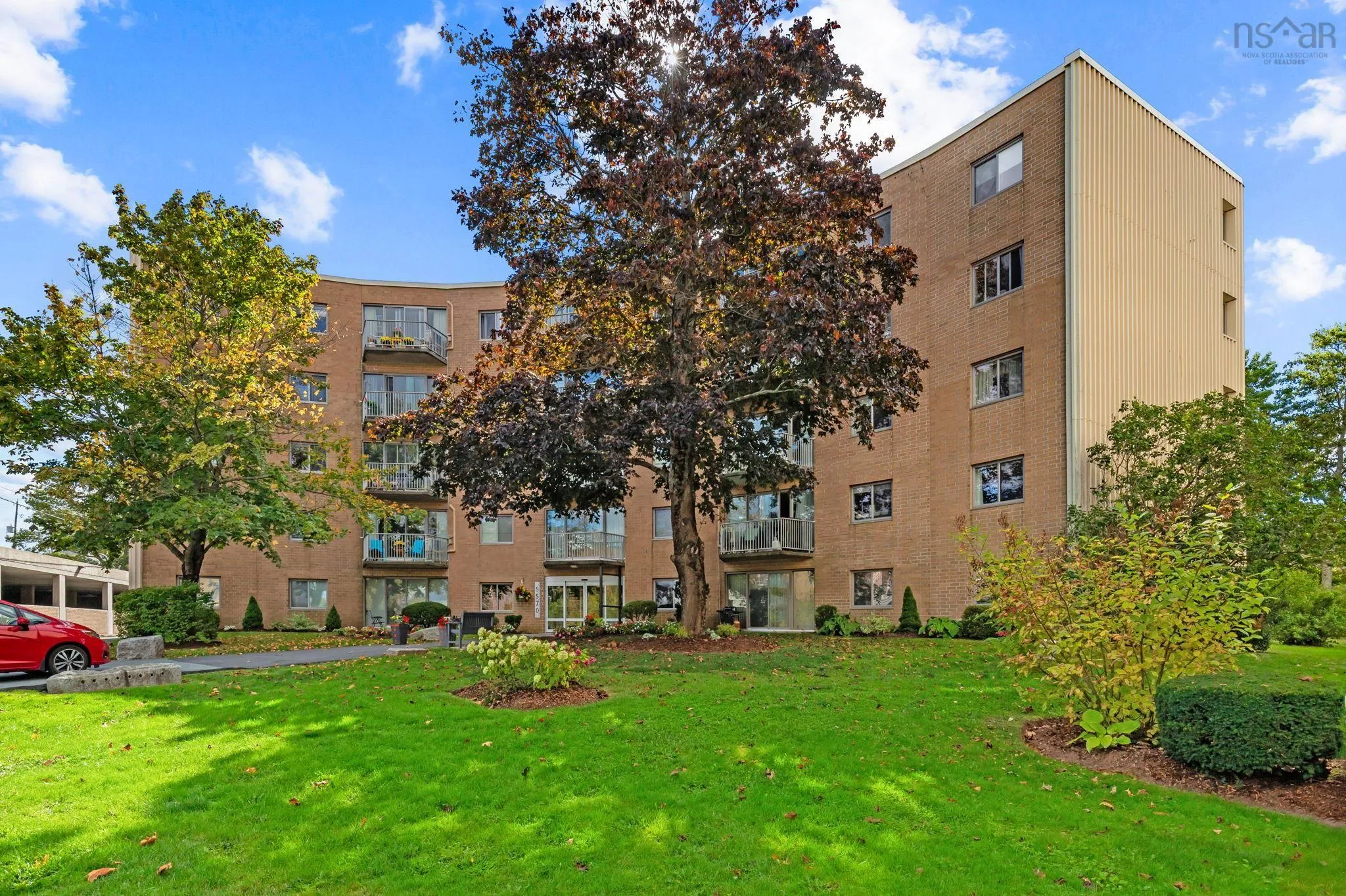 303-5570 Heatherwood Court, Halifax, NS B3K 5N7, 2 Bedrooms Bedrooms, ,2 BathroomsBathrooms,Residential,For Sale,Heatherwood,202525014