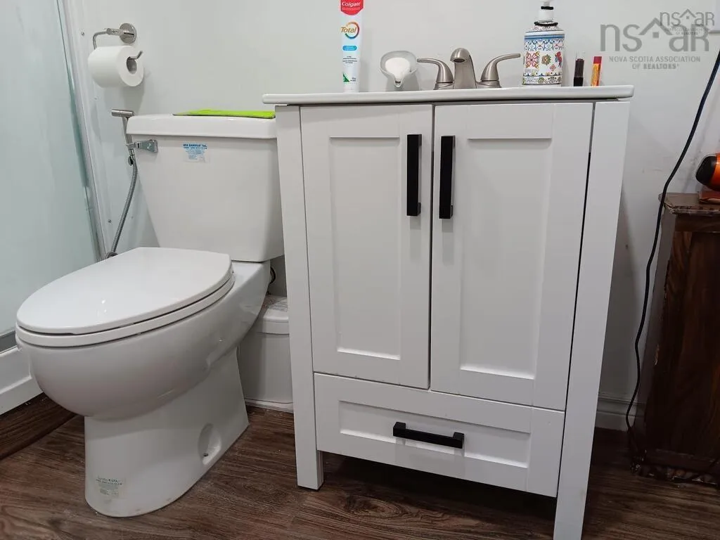 6 Jackson Road, Dartmouth, NS B3A 4A3, 3 Bedrooms Bedrooms, ,2 BathroomsBathrooms,Residential,For Sale,Jackson,202519011