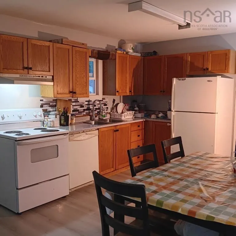 6 Jackson Road, Dartmouth, NS B3A 4A3, 3 Bedrooms Bedrooms, ,2 BathroomsBathrooms,Residential,For Sale,Jackson,202519011