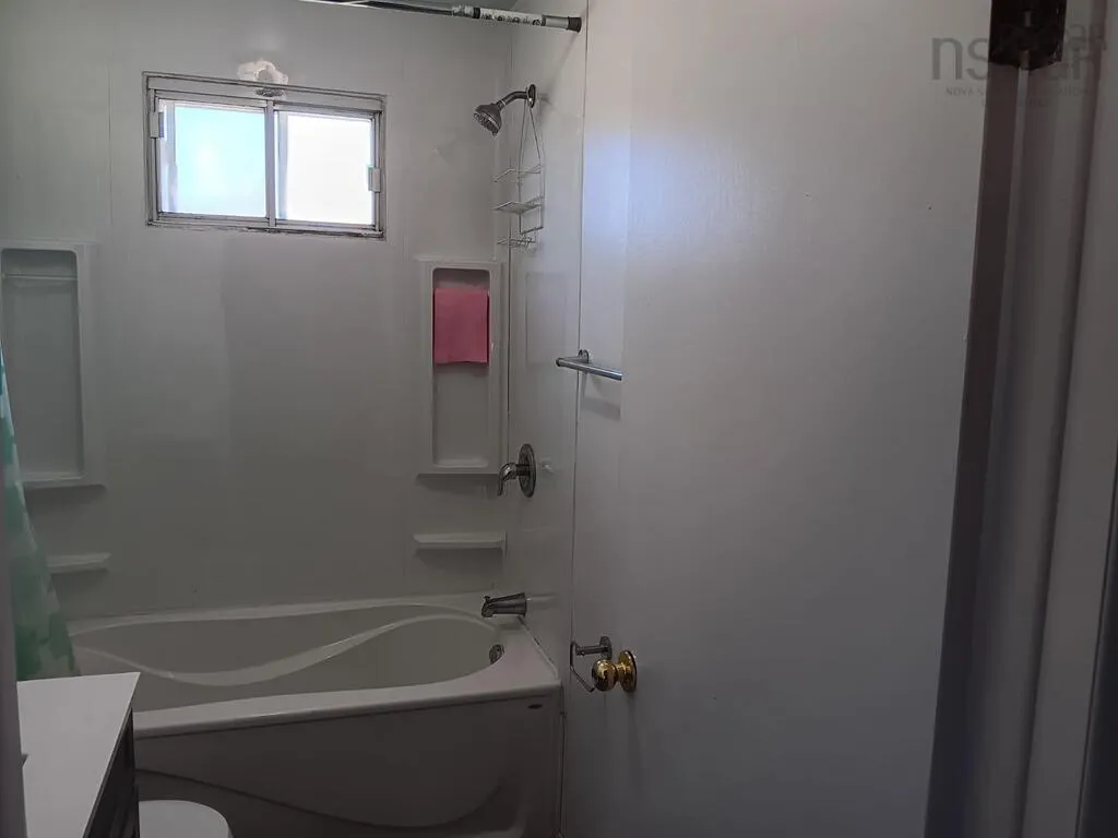 6 Jackson Road, Dartmouth, NS B3A 4A3, 3 Bedrooms Bedrooms, ,2 BathroomsBathrooms,Residential,For Sale,Jackson,202519011