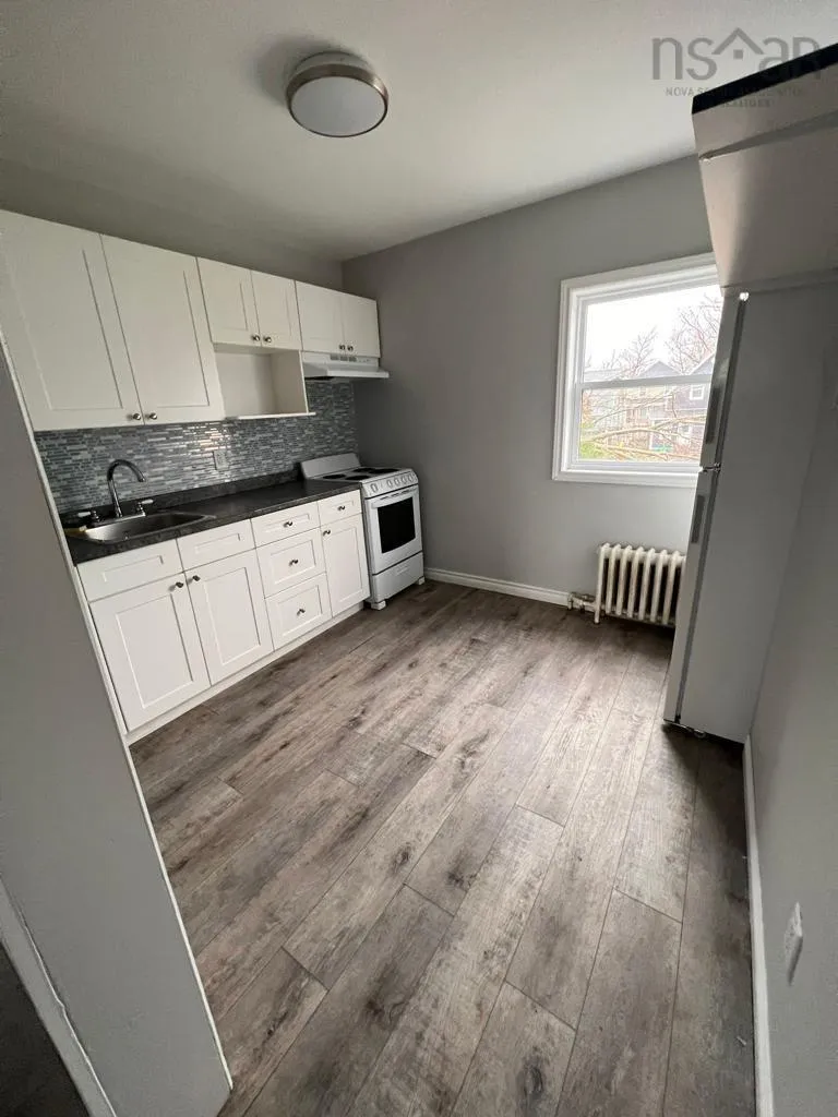 84 Intercolonial Street, Sydney Ns B1p 1s6, 4 Bedrooms Bedrooms, ,Residential Income,For Sale,Intercolonial,202504521