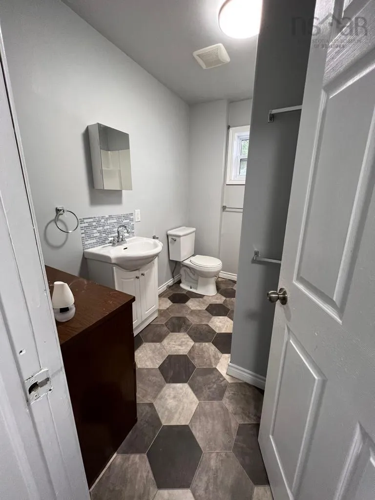 84 Intercolonial Street, Sydney Ns B1p 1s6, 4 Bedrooms Bedrooms, ,Residential Income,For Sale,Intercolonial,202504521