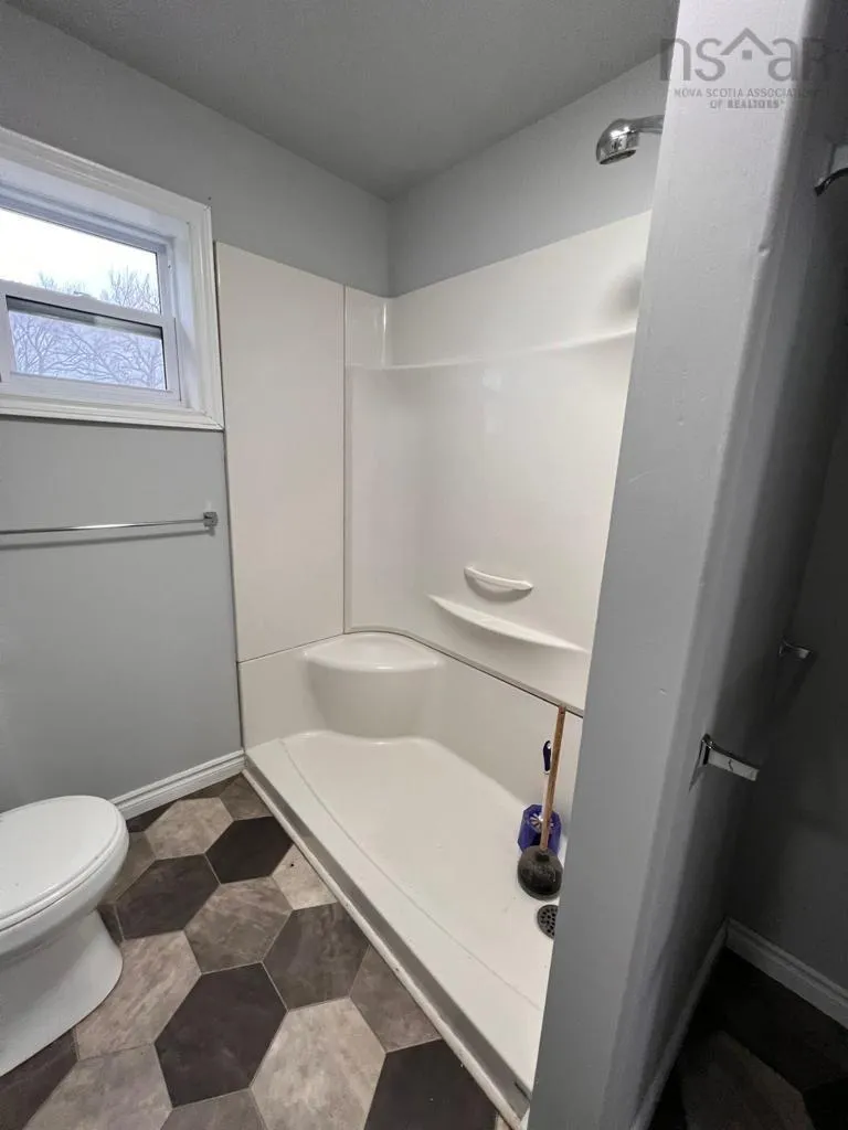 84 Intercolonial Street, Sydney Ns B1p 1s6, 4 Bedrooms Bedrooms, ,Residential Income,For Sale,Intercolonial,202504521