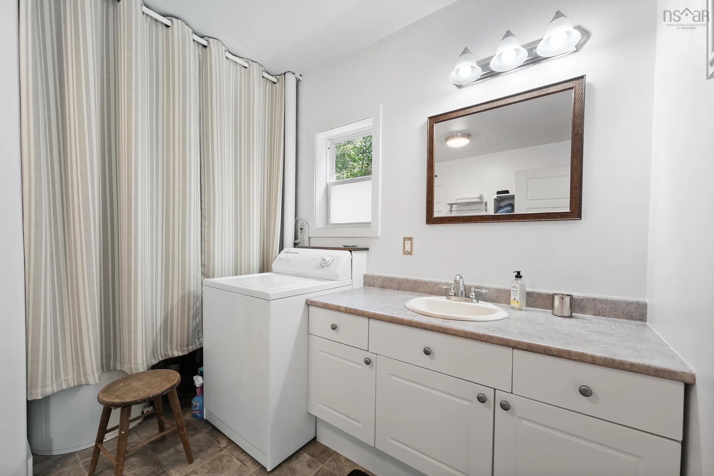 646 Russia Road, Black Rock, NS B0P 1V0, 2 Bedrooms Bedrooms, ,1 BathroomBathrooms,Residential,For Sale,Russia,202523015