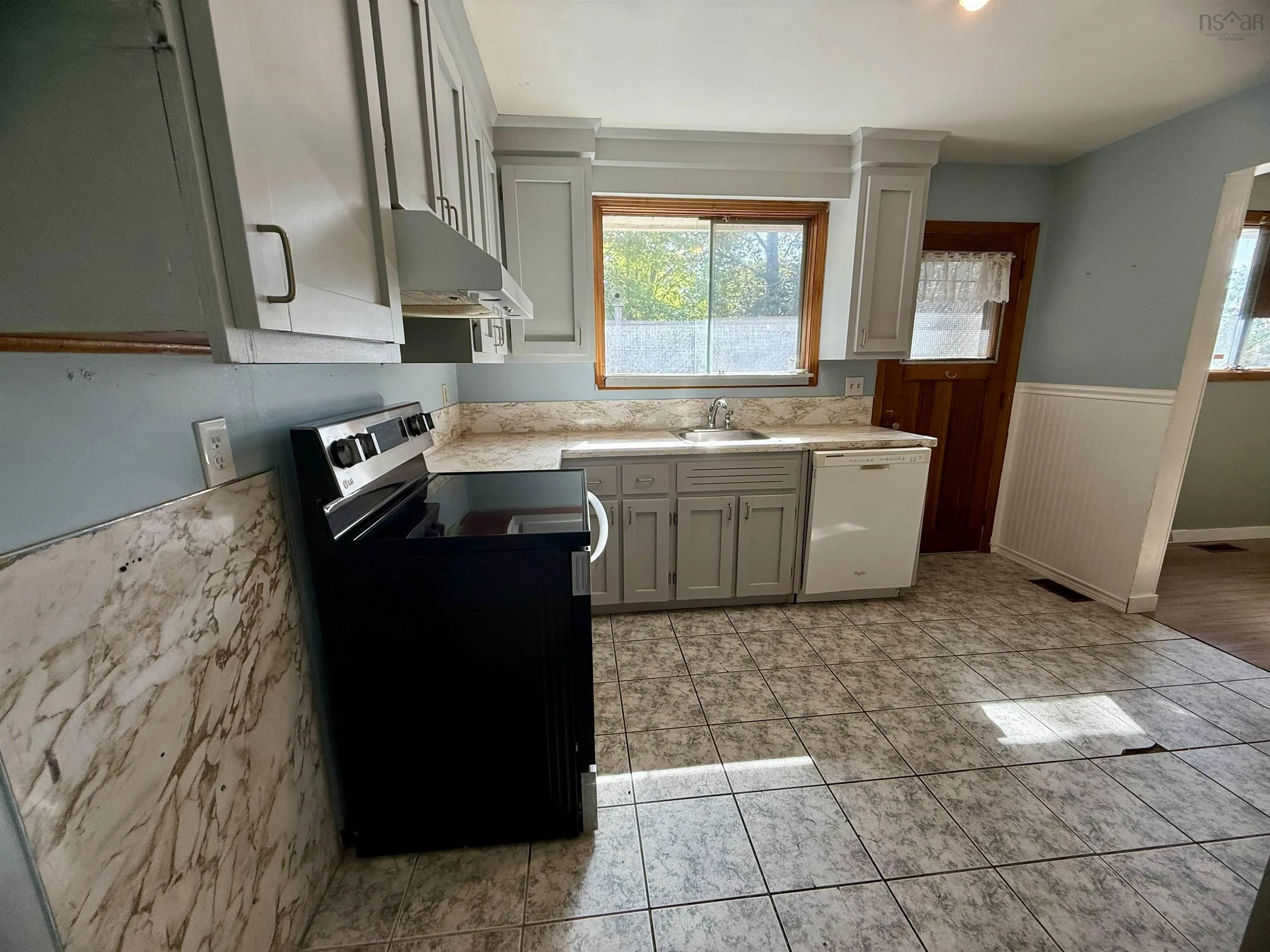 111 Skyridge Avenue, Lower Sackville, NS B4C 1R5, 4 Bedrooms Bedrooms, ,2 BathroomsBathrooms,Residential,For Sale,Skyridge,202523560