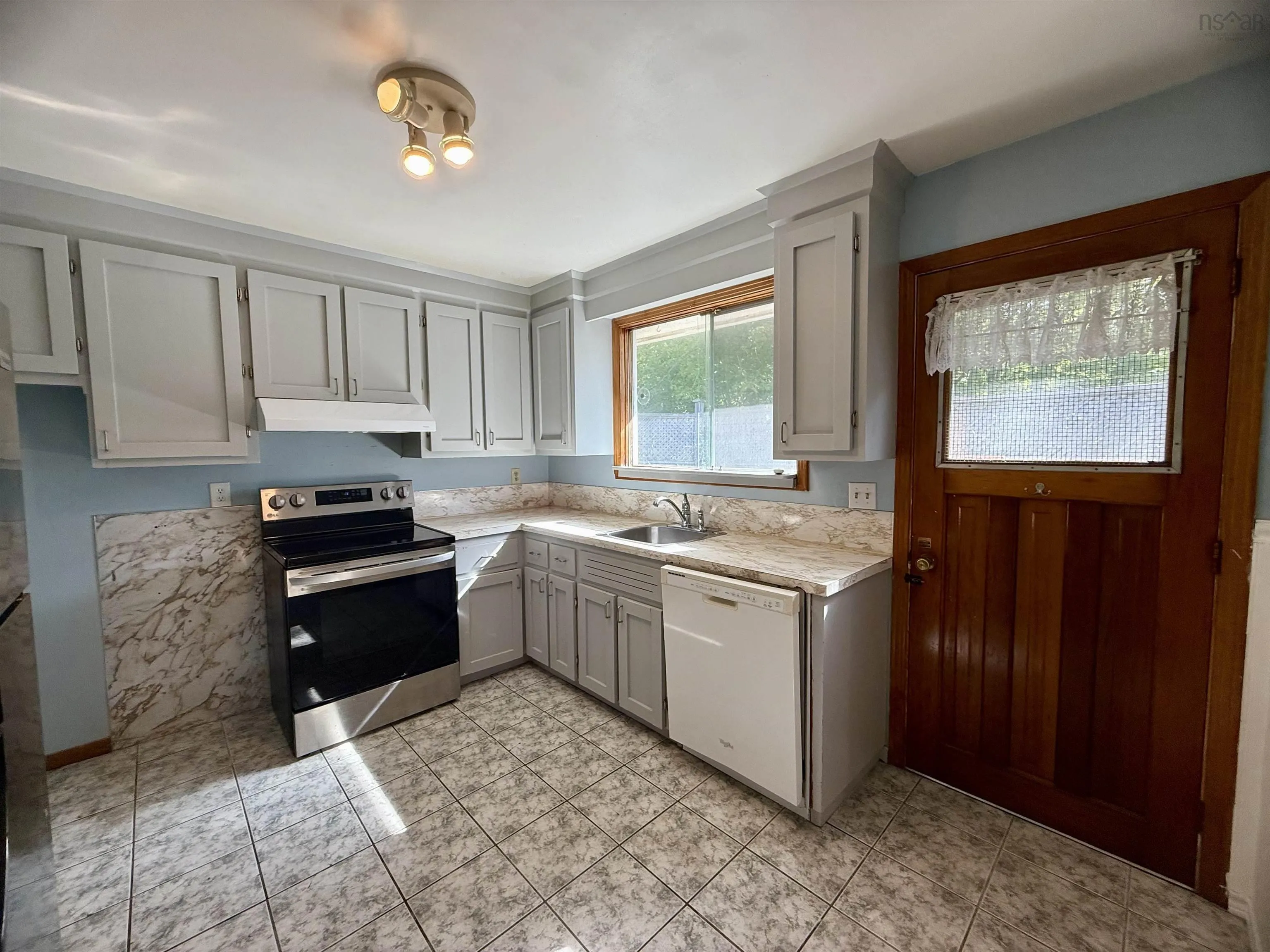 111 Skyridge Avenue, Lower Sackville, NS B4C 1R5, 4 Bedrooms Bedrooms, ,2 BathroomsBathrooms,Residential,For Sale,Skyridge,202523560