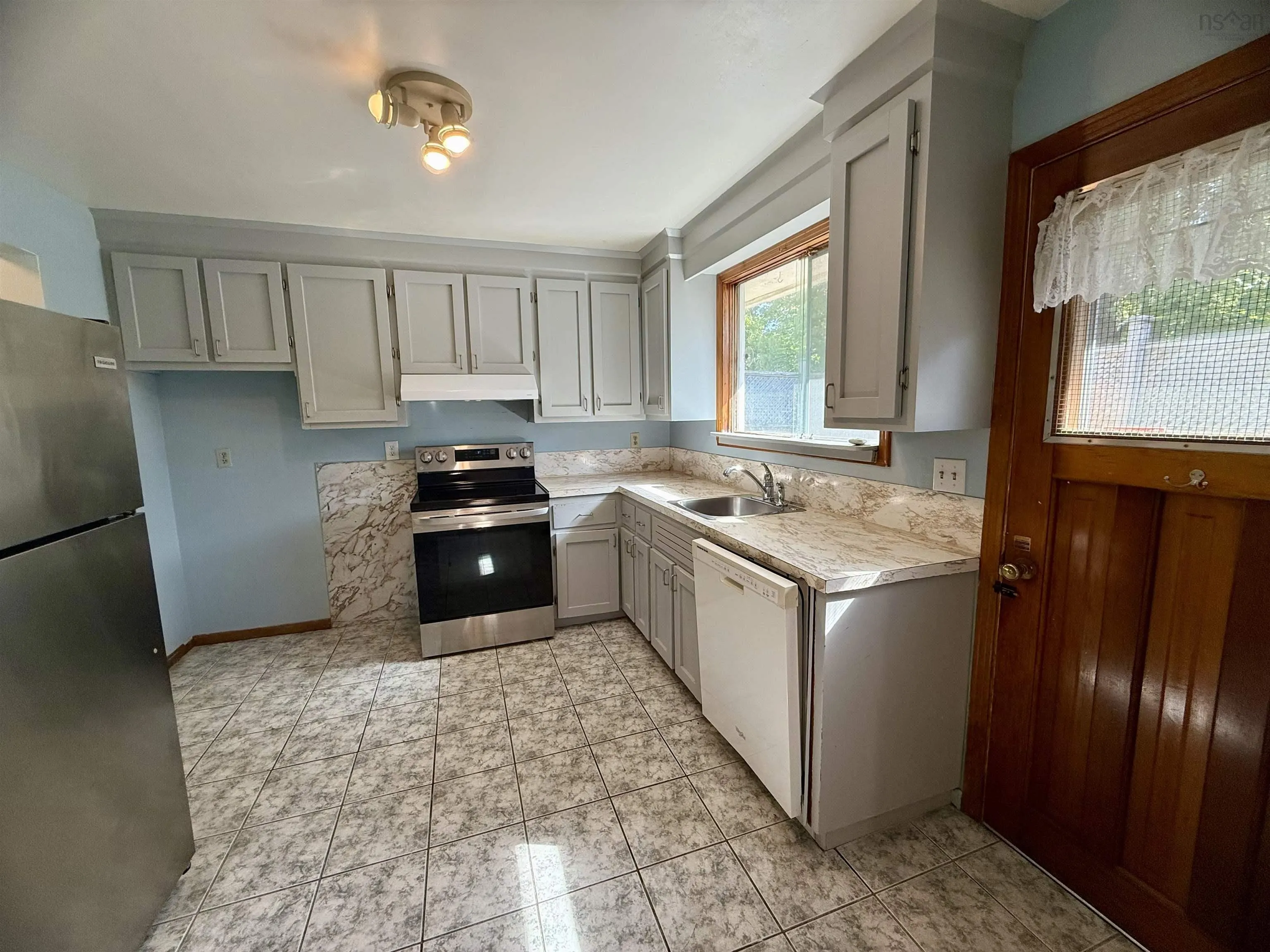 111 Skyridge Avenue, Lower Sackville, NS B4C 1R5, 4 Bedrooms Bedrooms, ,2 BathroomsBathrooms,Residential,For Sale,Skyridge,202523560