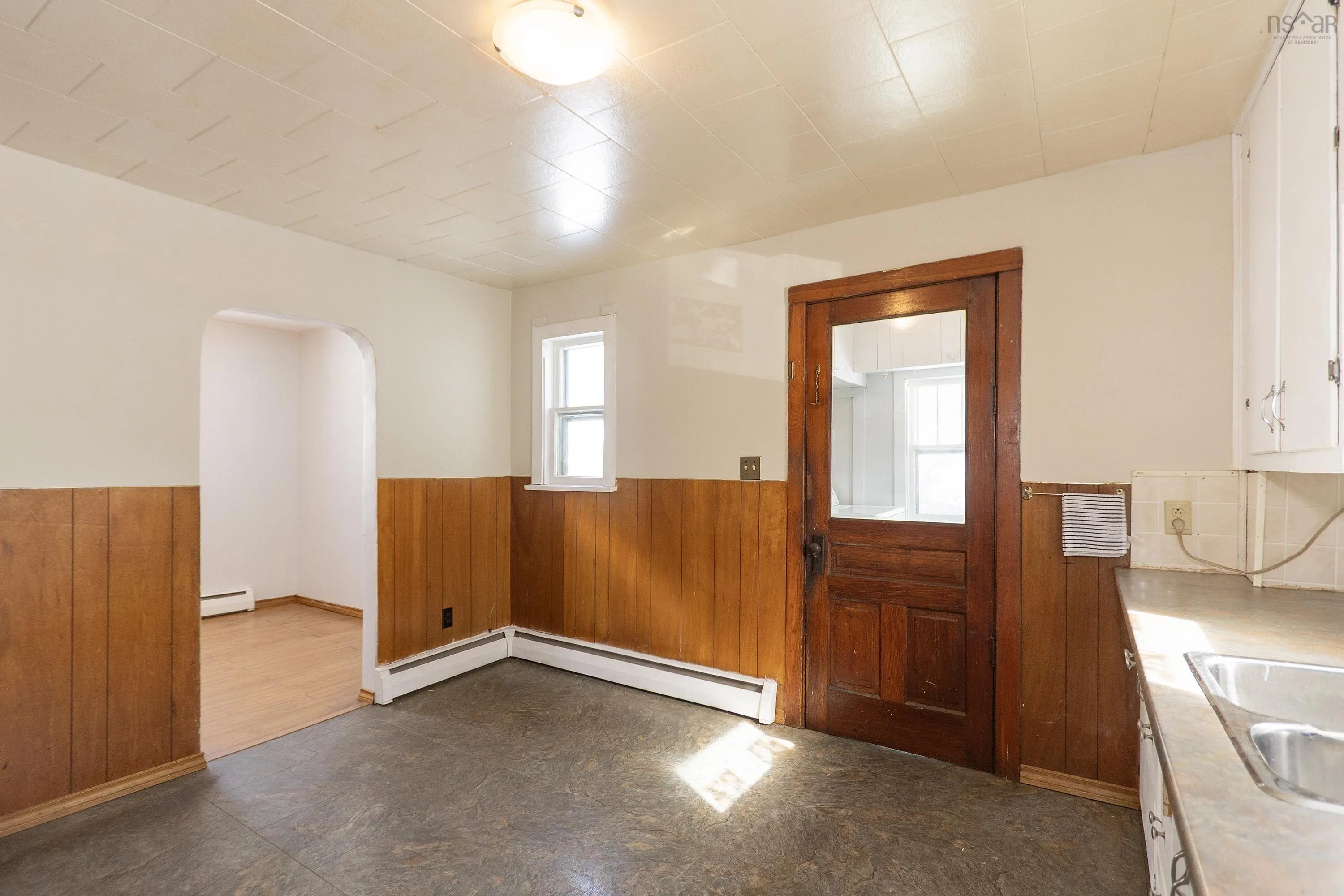 90 Mcfarlane Street, Springhill, NS B0M 1X0, 3 Bedrooms Bedrooms, ,2 BathroomsBathrooms,Residential,For Sale,Mcfarlane,202520034