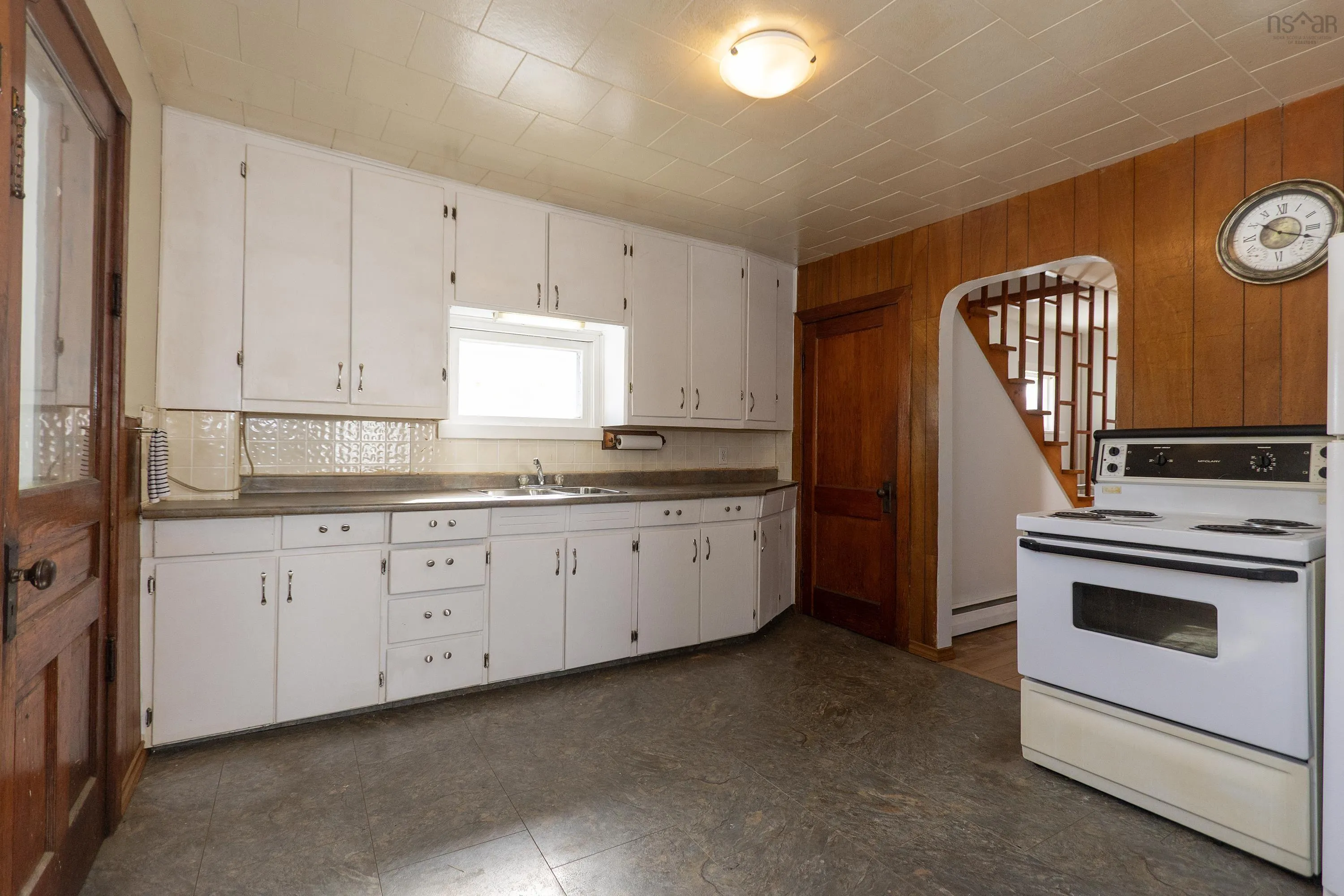 90 Mcfarlane Street, Springhill, NS B0M 1X0, 3 Bedrooms Bedrooms, ,2 BathroomsBathrooms,Residential,For Sale,Mcfarlane,202520034