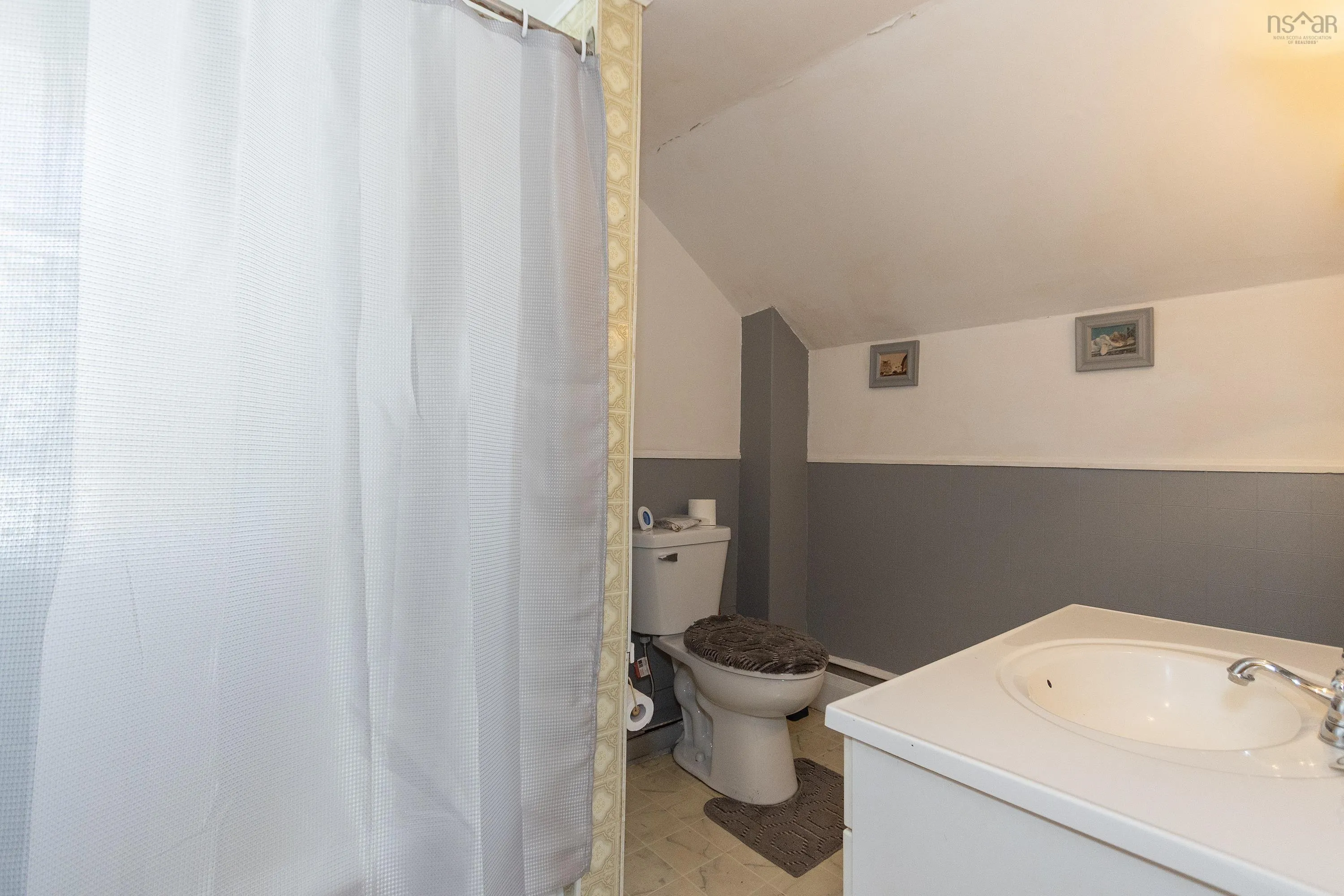 90 Mcfarlane Street, Springhill, NS B0M 1X0, 3 Bedrooms Bedrooms, ,2 BathroomsBathrooms,Residential,For Sale,Mcfarlane,202520034