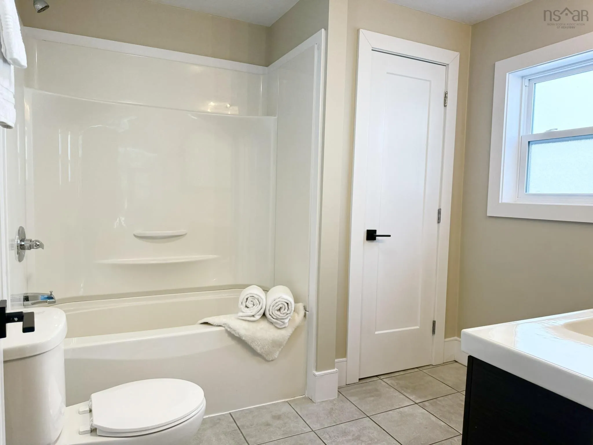 249 Portland Street, Dartmouth, NS B2Y 1J8, 5 Bedrooms Bedrooms, ,3 BathroomsBathrooms,Residential,For Sale,Portland,202518523