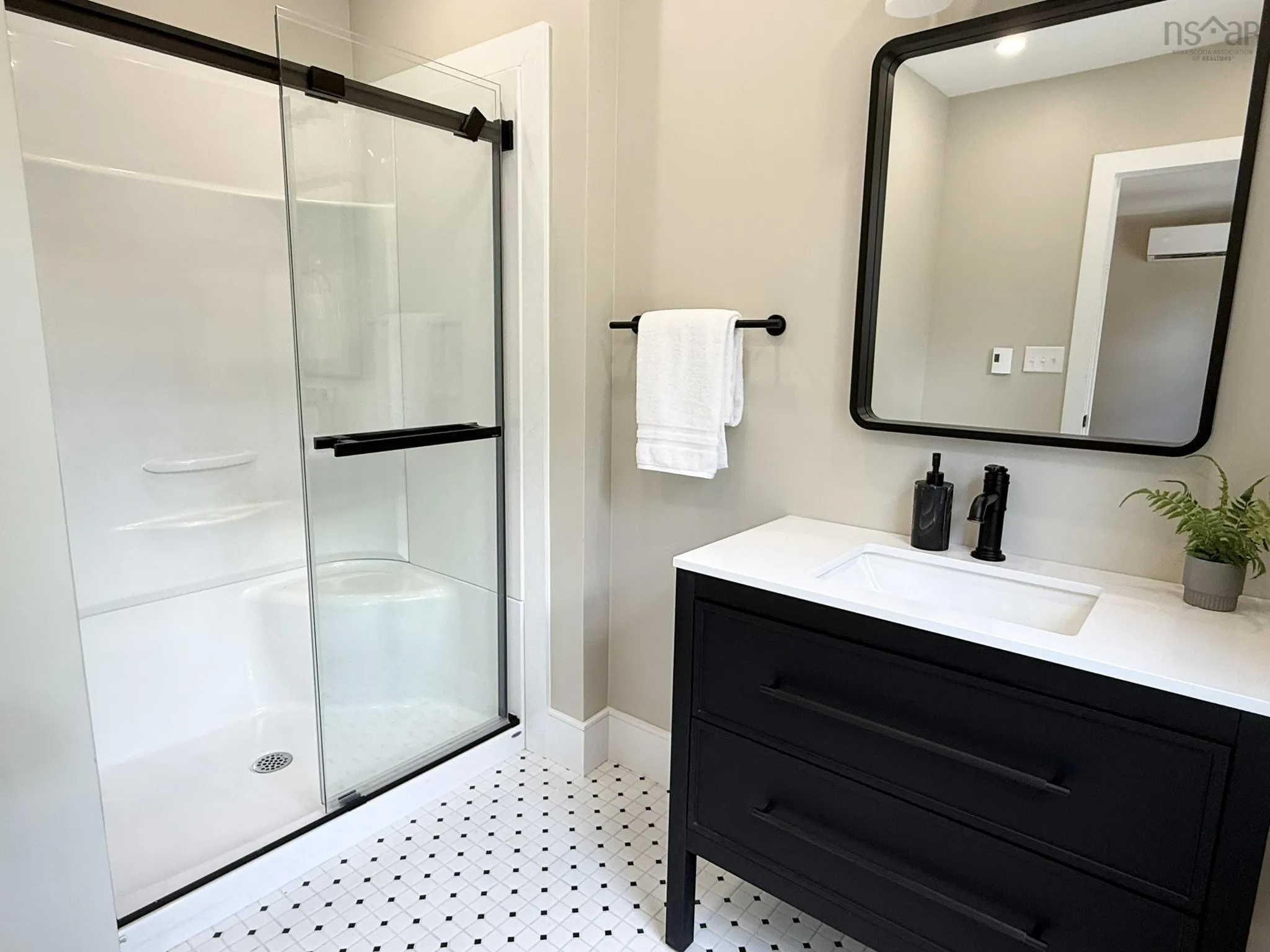 249 Portland Street, Dartmouth, NS B2Y 1J8, 5 Bedrooms Bedrooms, ,3 BathroomsBathrooms,Residential,For Sale,Portland,202518523